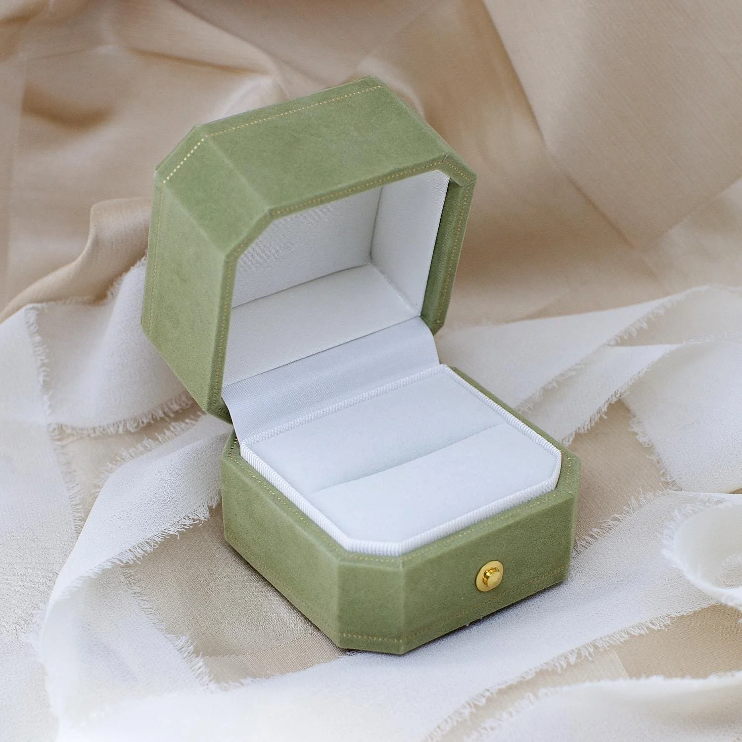 sundae faire wedding ring box.jpg