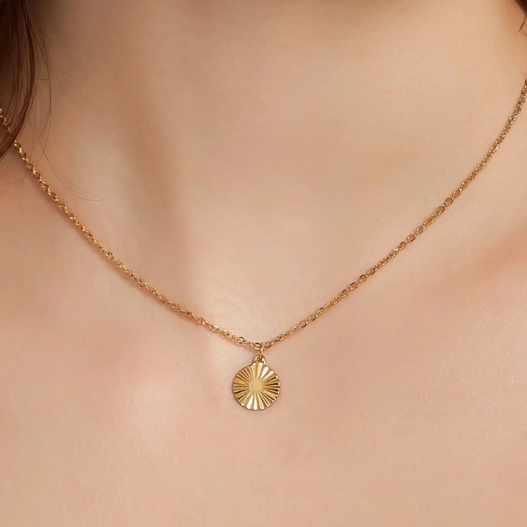 Round%2BPendant%2BGold%2BLayering%2BNecklace%2B99.jpg