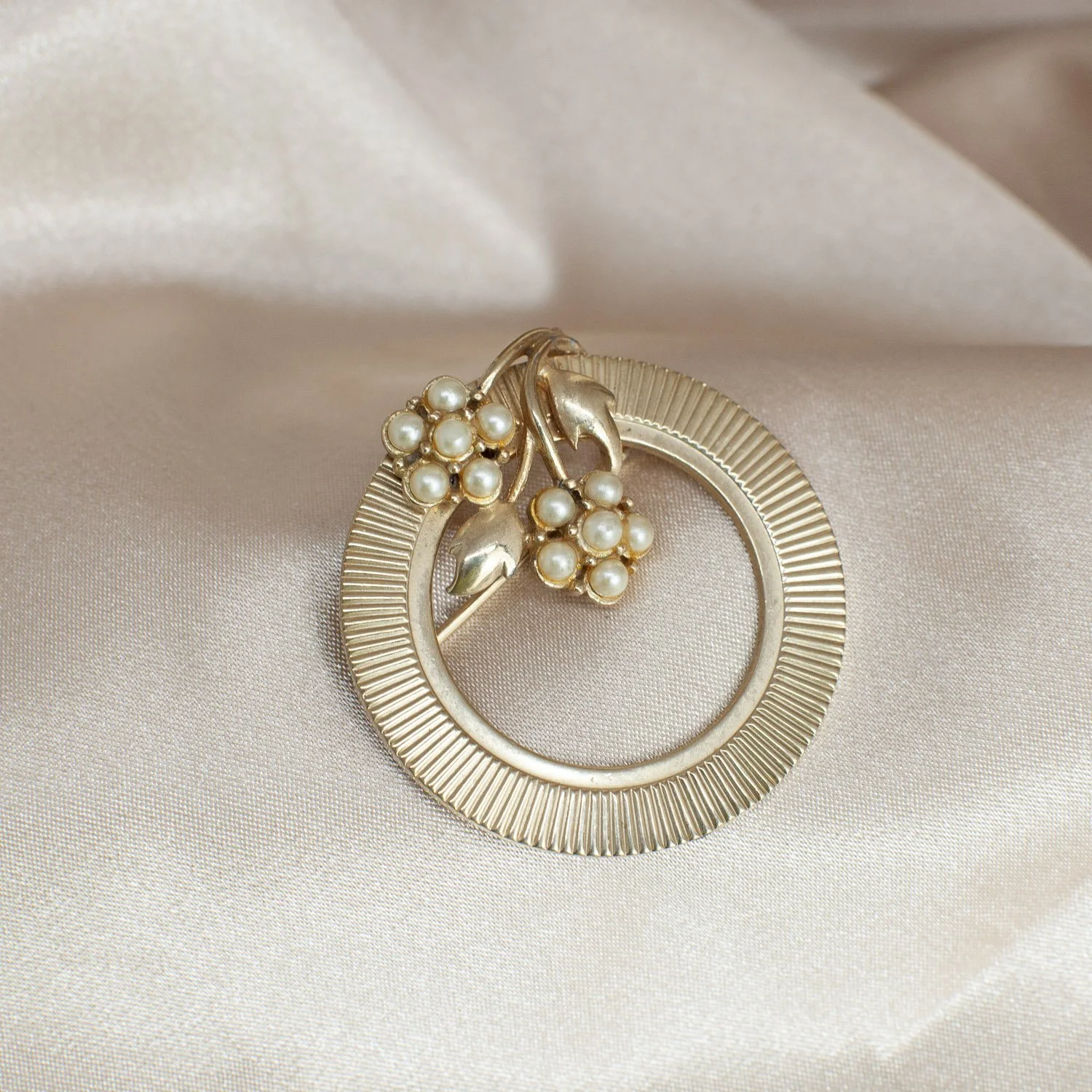 Vintage Coro Faux Pearl Circle Brooch Gold Tone Floral Pin