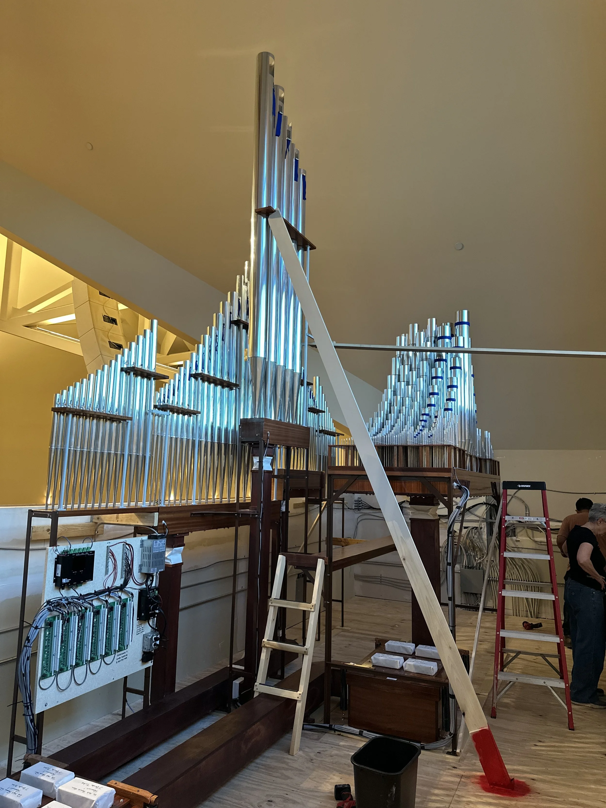 The Great (left) side of the organ with all pipes installed.  6 ranks of pipes on the main chest in the back are hidden by the Great 8' Principal in the facade.