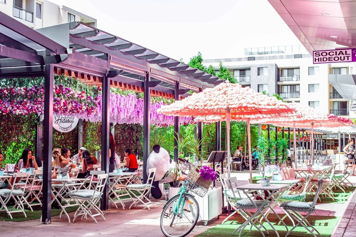 Our Top 10 Fun places to eat and drink in Sydney!