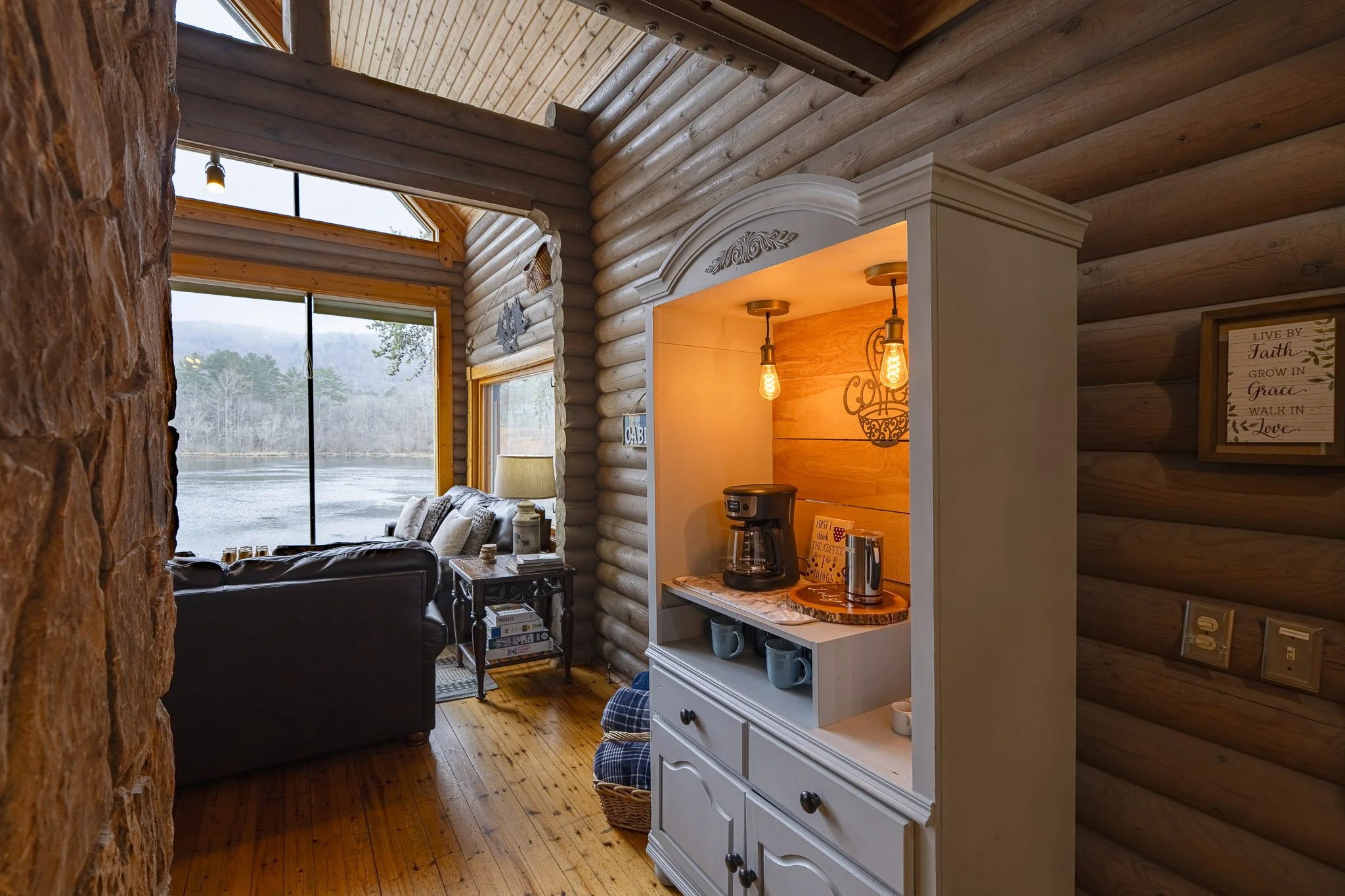 201 Mountainside Pkwy-21.jpg