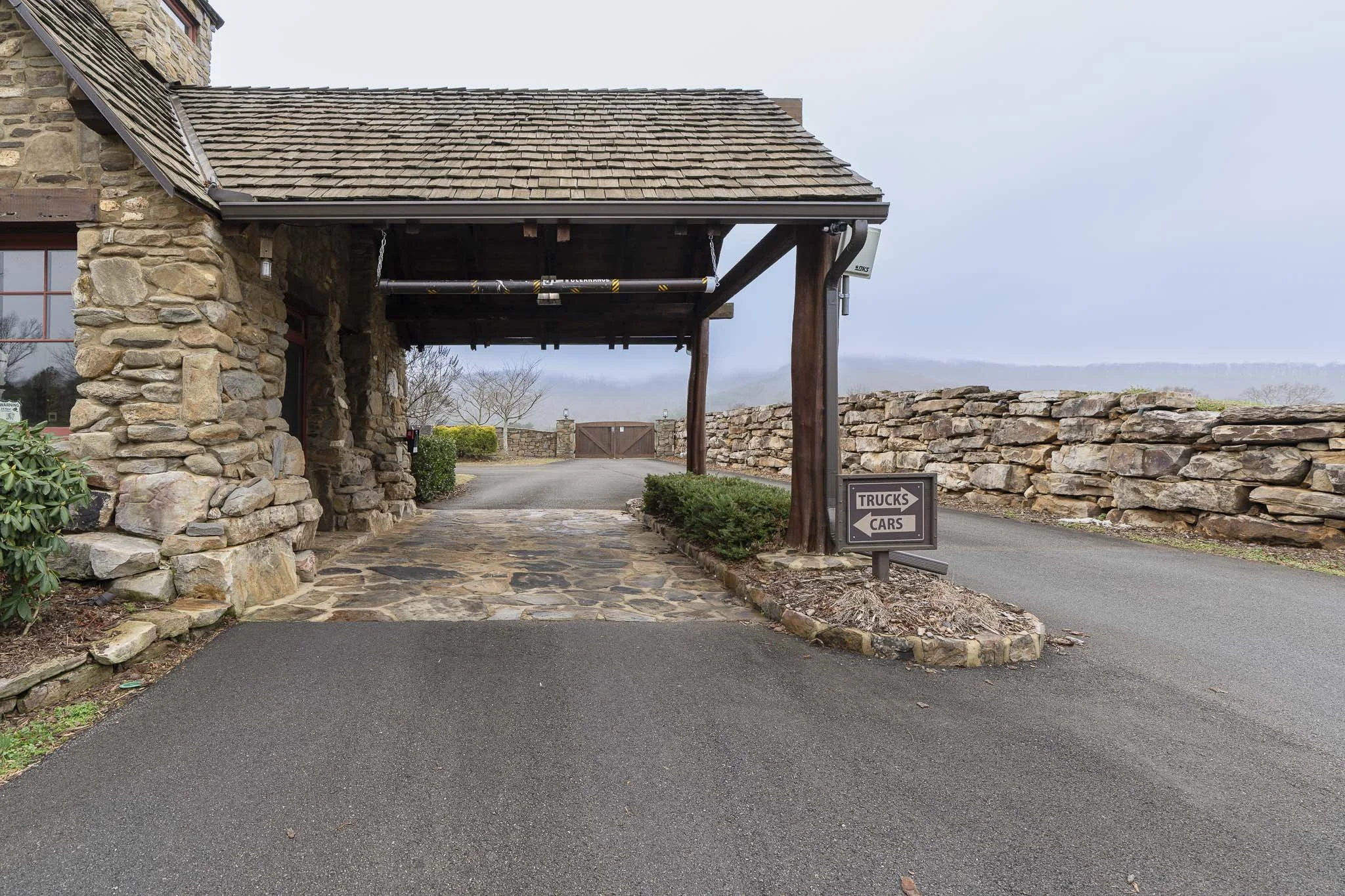 201 Mountainside Pkwy-03.jpg