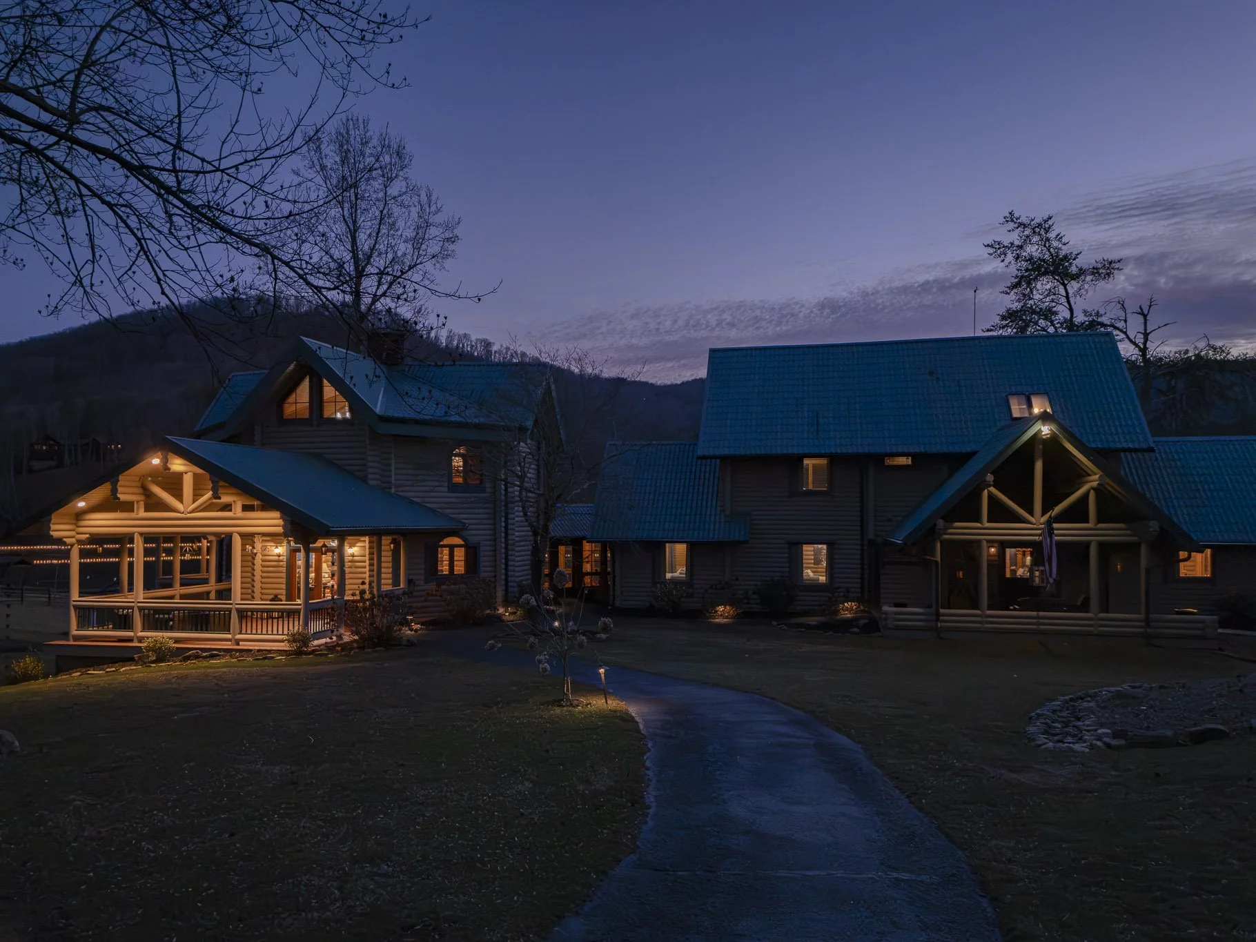 201 Mountainside Pkwy-76.jpg