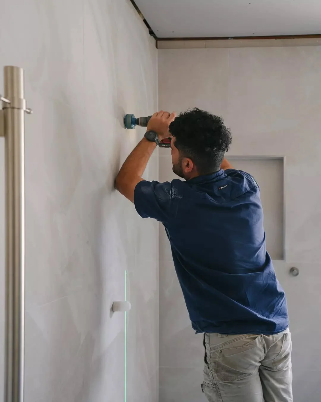 🔧 Installing with care! Drilling into tiles takes experience, the right tools, and a steady hand. 
#BathroomInstall #7to7Bathrooms #BathroomGoals #RenovationExperts