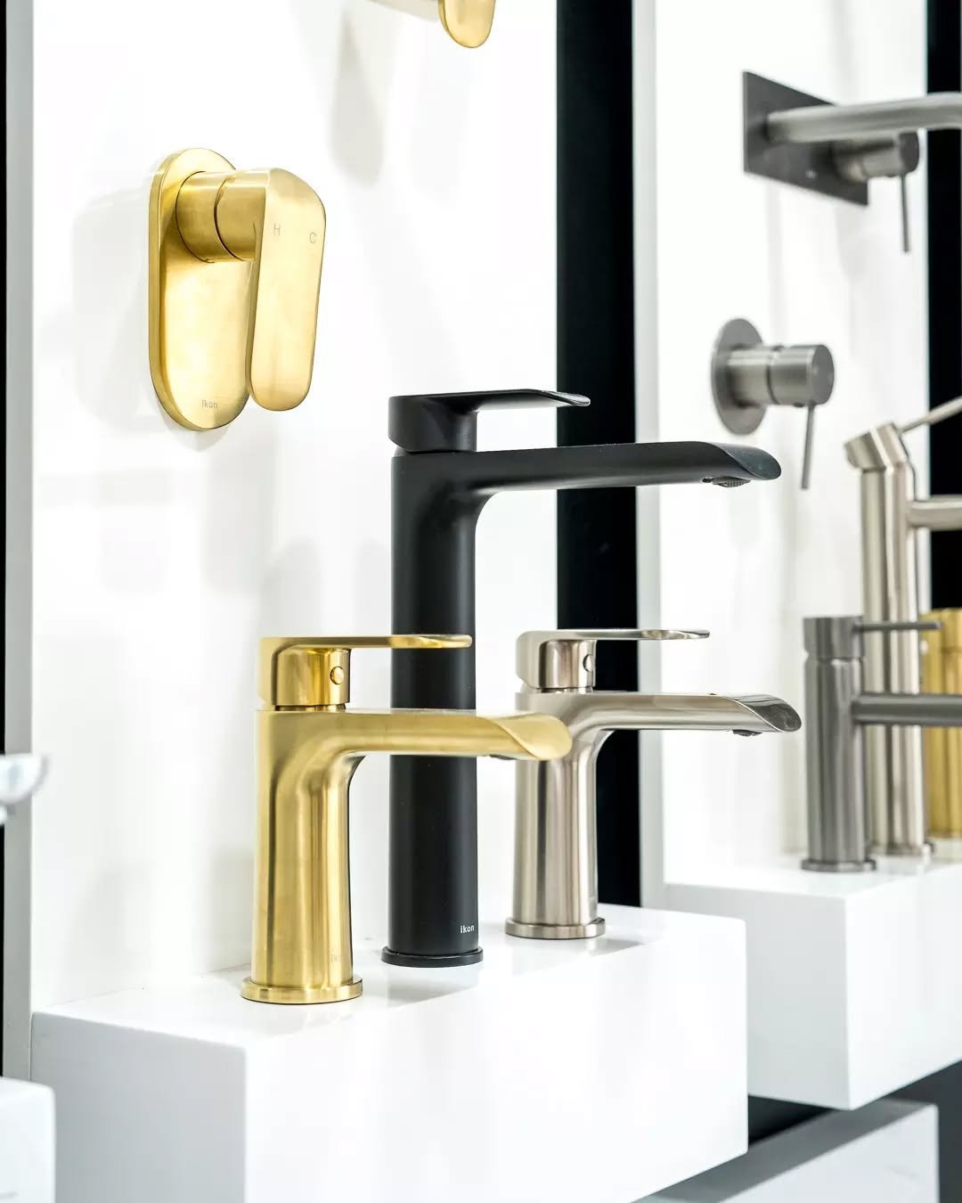 Gold, black, brushed nickel&hellip; there&rsquo;s no wrong choice, but there is a right one for your space 👀 Come feel the difference in person.
#TapwareGoals #BathroomStyle #ShowroomVibes #7to7Bathrooms #BrisbaneRenovation #QLDBathrooms
