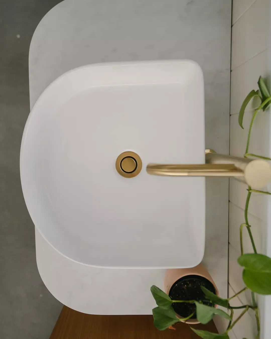 Simple. Clean. Timeless. White basin + brass tapware = bathroom perfection. #BathroomGoals #BathroomInspo #7to7Bathrooms