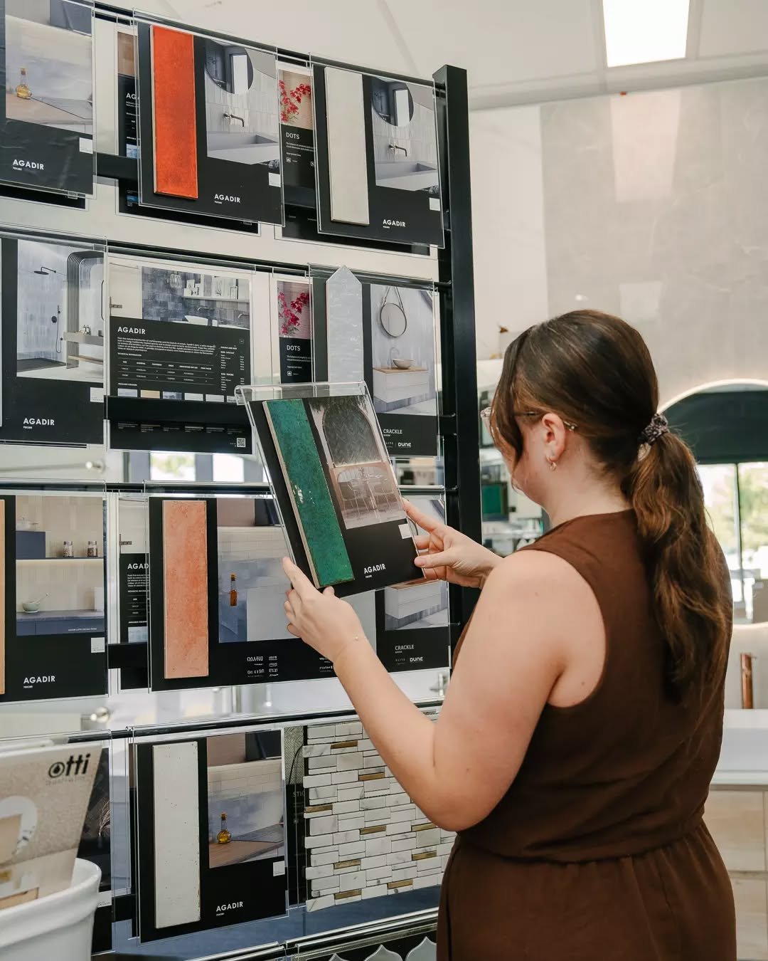 Finding your perfect tile match just got easier 🖤
Our Agadir tile display makes browsing simple, stylish and fun. Come see the textures, tones and finishes up close in our North Lakes showroom.
#7to7Bathrooms #TileDisplay #BathroomDesign #TileInspo 
