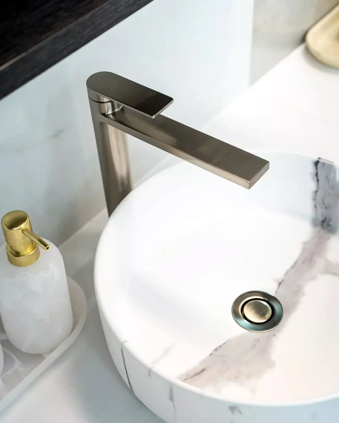 Clean, calm, and just the right amount of contrast ✨ This brushed finish and veined marble basin = a design win.
#BathroomStyle #NeutralDesign #ModernBathrooms #7to7Bathrooms #QLDRenos