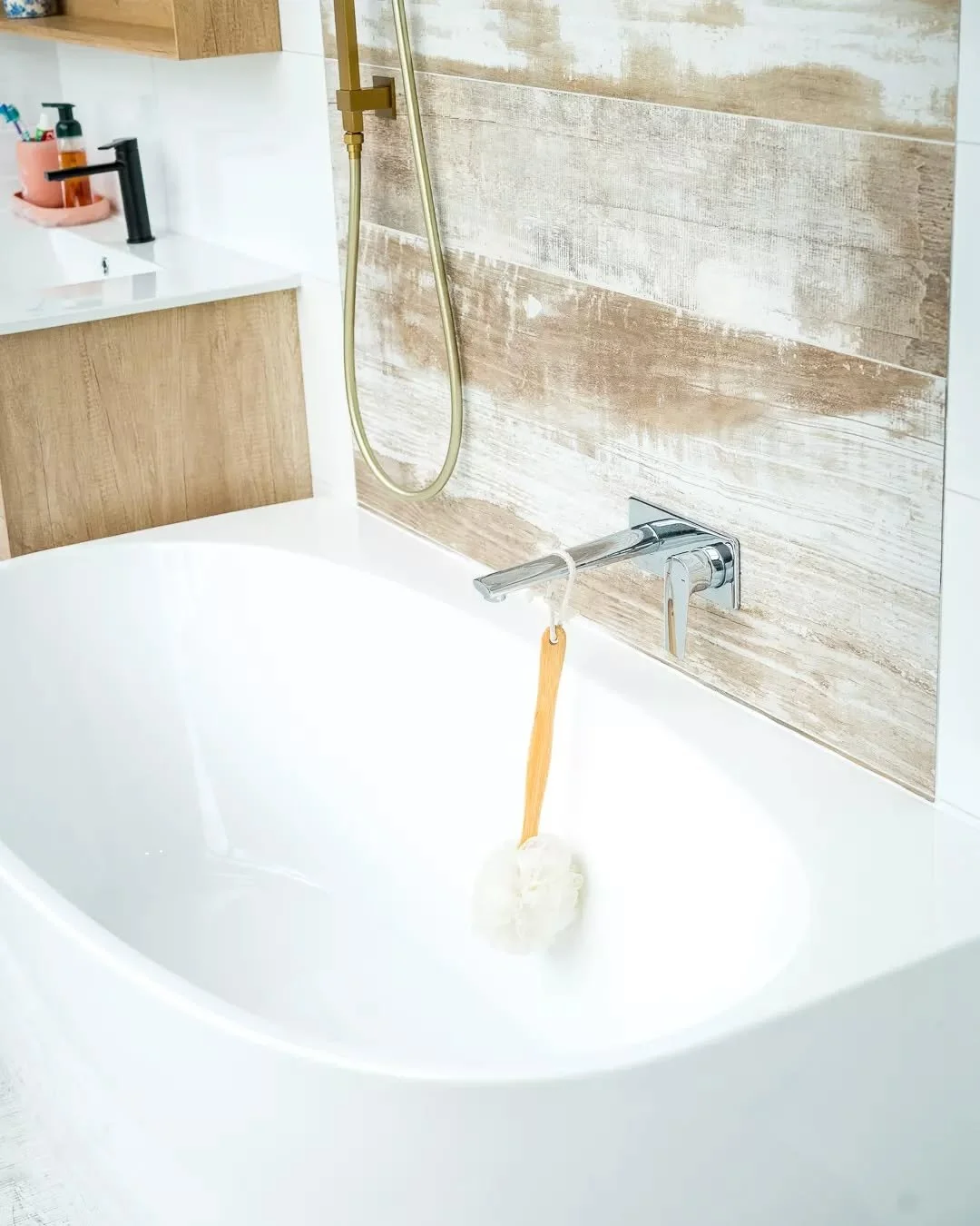 This is your sign to make bath time actually relaxing 🛁 Textured feature tiles + sleek chrome tapware = pure serenity.
#BathroomInspo #ModernBath #QLDRenovation #7to7Bathrooms #RelaxingSpaces