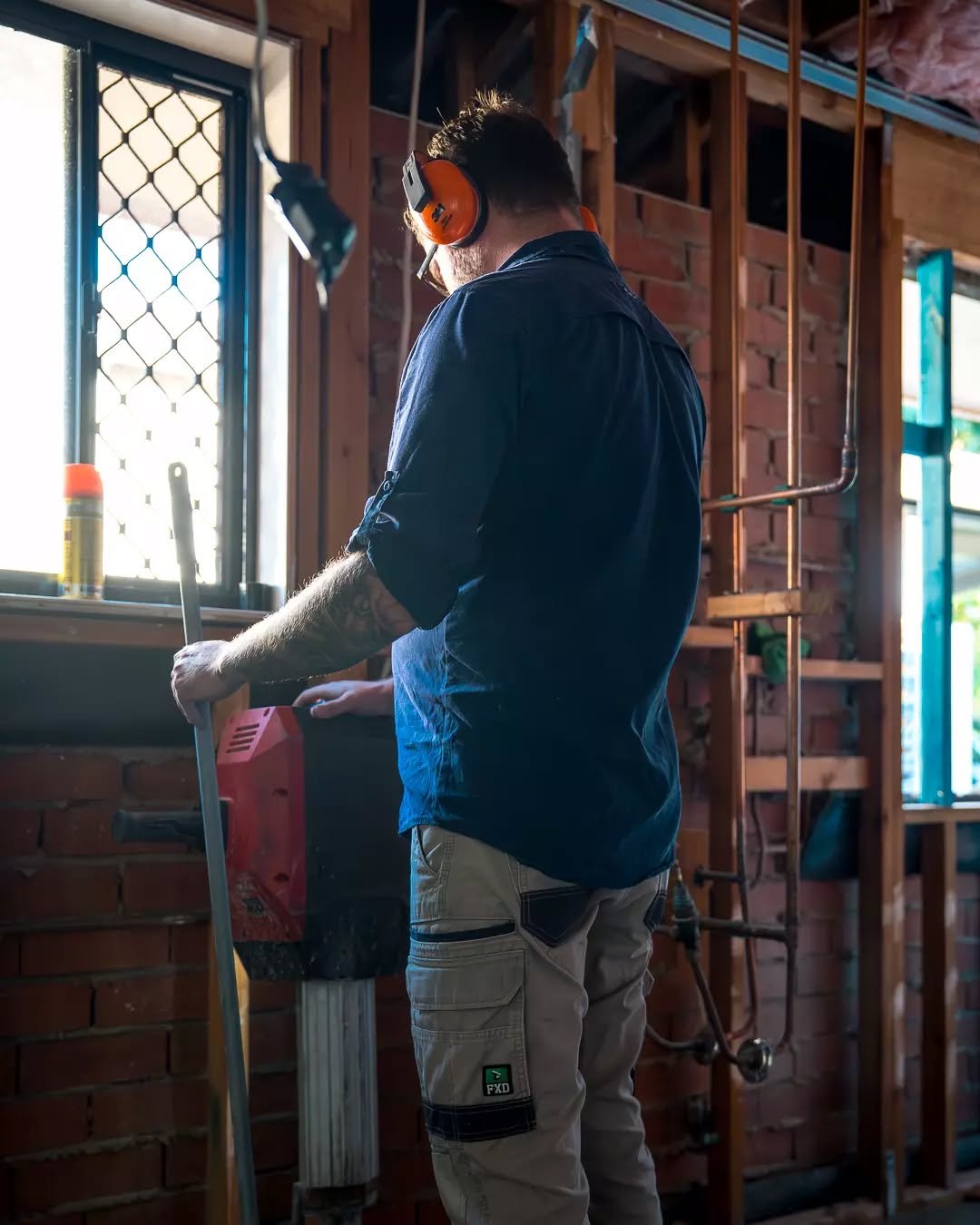 Site&rsquo;s hot. Walls are out. Time to make room for something beautiful.
#BathroomRenovation #OnTheTools #TradieLife #7to7Bathrooms #BehindTheBuild