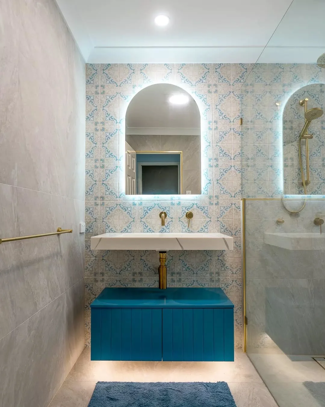 That vanity colour wasn&rsquo;t a safe choice&hellip; but that&rsquo;s exactly why it works. #bathroomdesign #interiorstyle #renovationideas #customdesign #modernbathroom