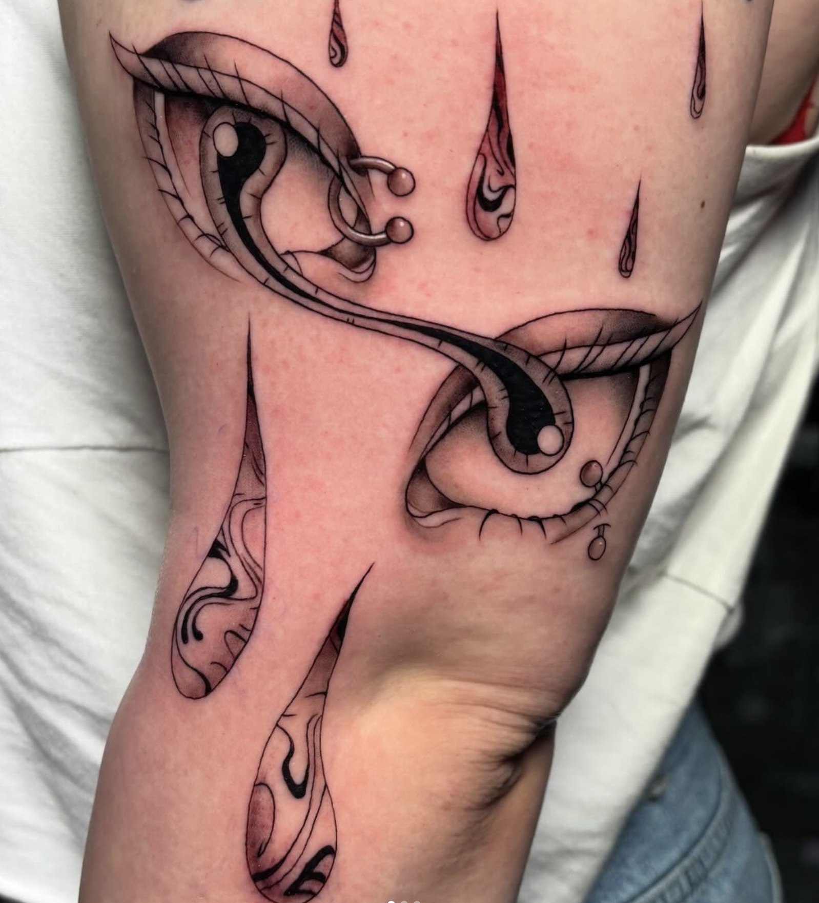 Eye thigh tattoo