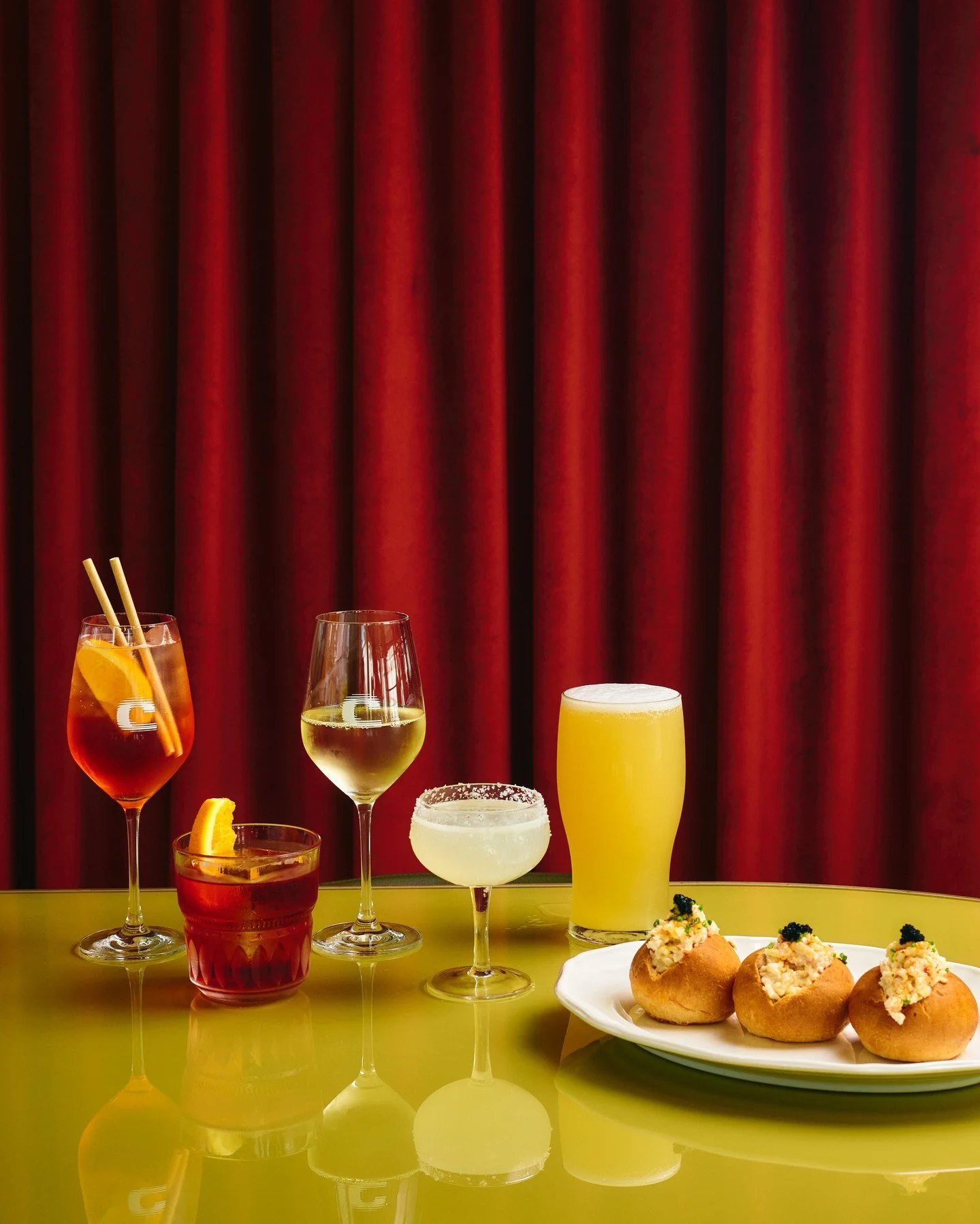 It&rsquo;s the Happy Hour of your dreams. Weekdays, 5:00pm to 7:00pm
$15 pints
$8 house wines (red/white/sparkling)
$12 Aperol Spritz
$12 Margaritas
$12 Negroni
$12 Lobster Rolls