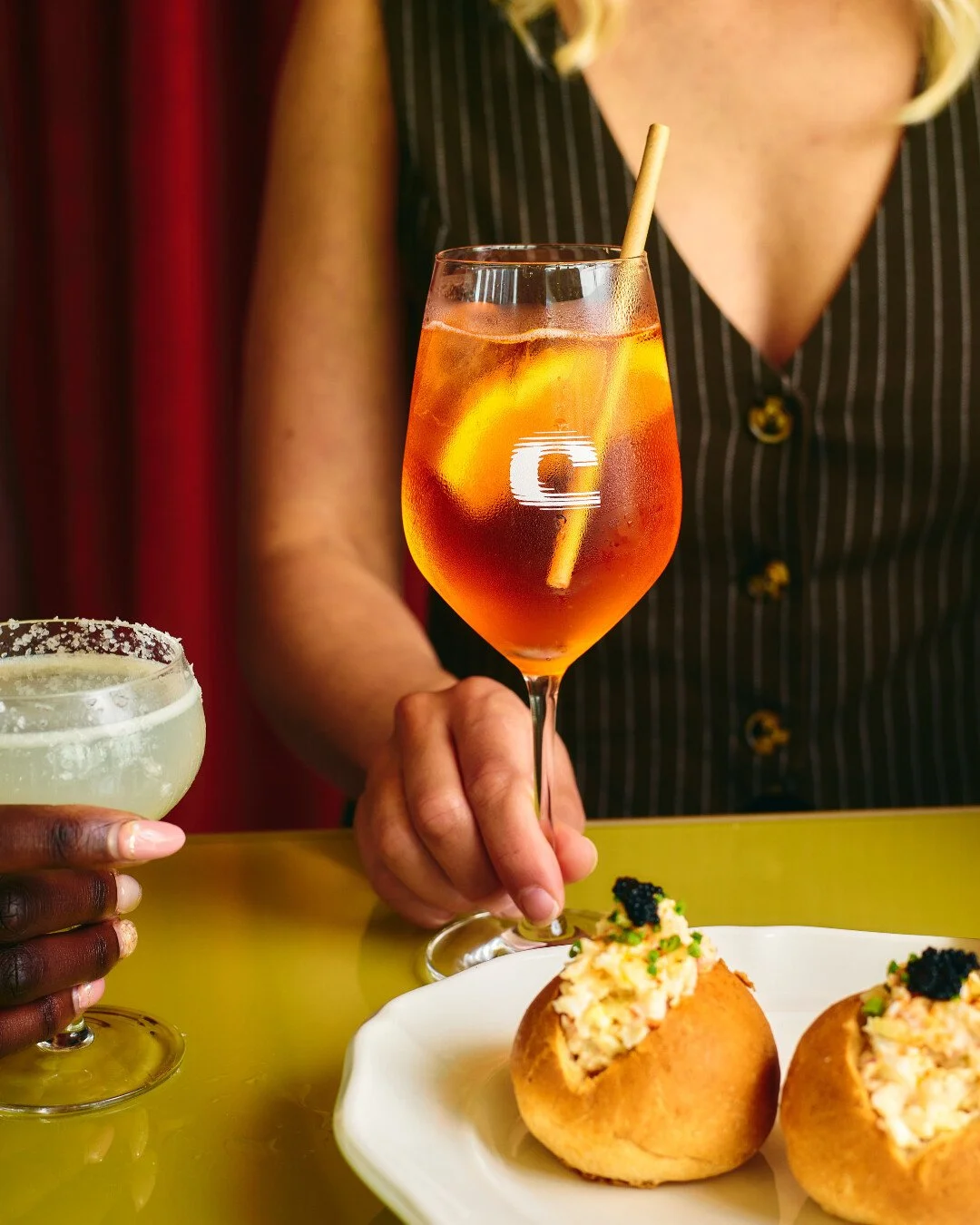 Clock off. Sip up. Repeat.
Mon-Fri 🧡 Join us from 5pm-7pm. 

$10 pints
$8 house wines (red/white/sparkling)
$12 Aperol Spritz
$12 Margaritas
$12 Negroni
$12 Lobster Rolls