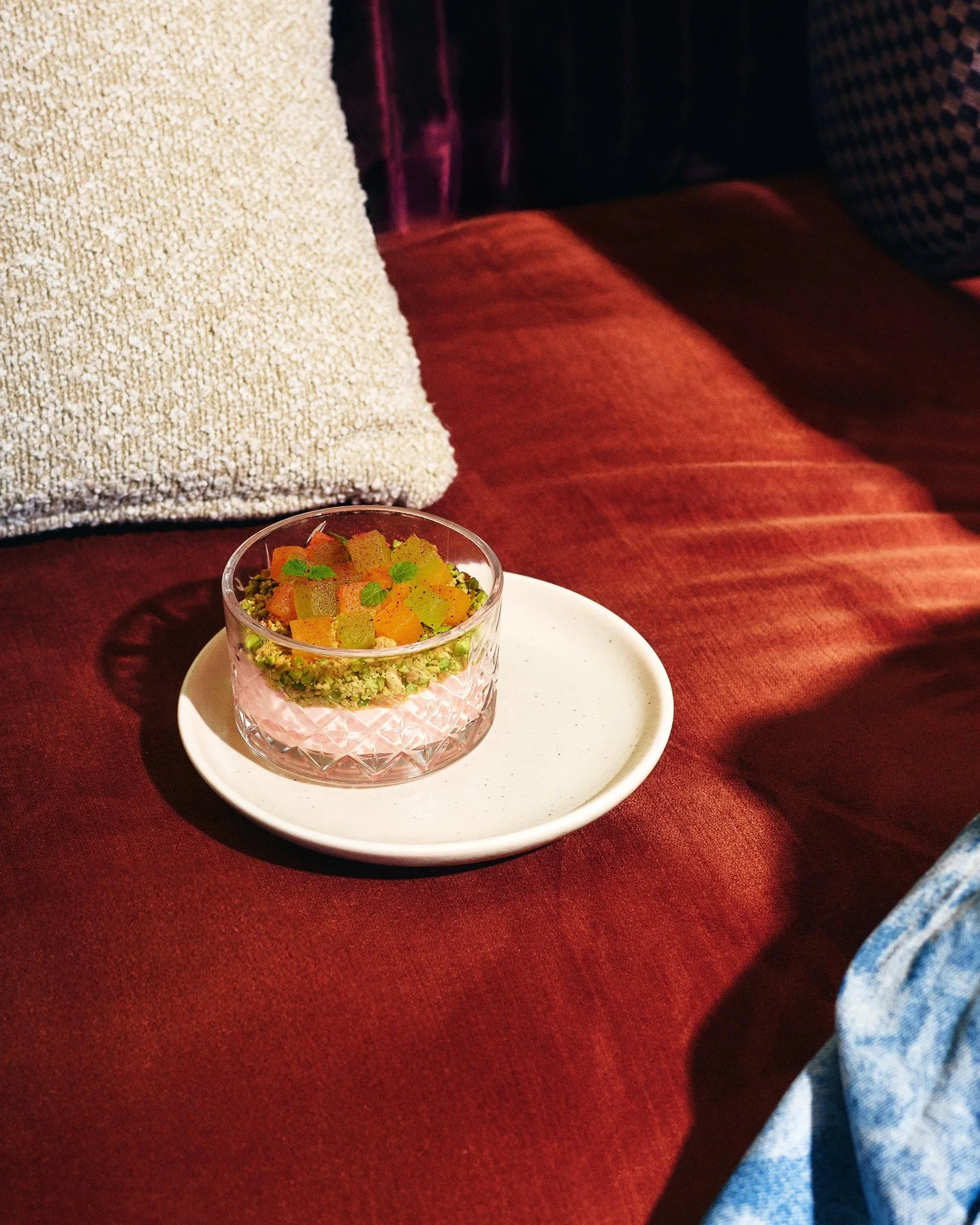 A moment for our Aussie twist on a classic.
Upside down cheesecake with hibiscus &amp; rosewater, compressed melon and pistachio crumb ✨🍰