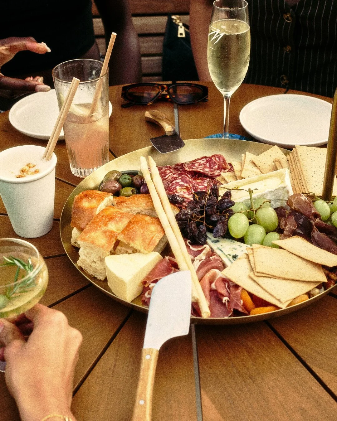 Bottomless, the Melba&rsquo;s way.

Ease into the weekend at Melba&rsquo;s Rooftop.
Two hours of flowing drinks, a grazing plate, live Cacio e Pepe and bottomless sliders - all with Sydney Harbour as your backdrop.

$95pp | Thursdays &amp; Fridays
5: