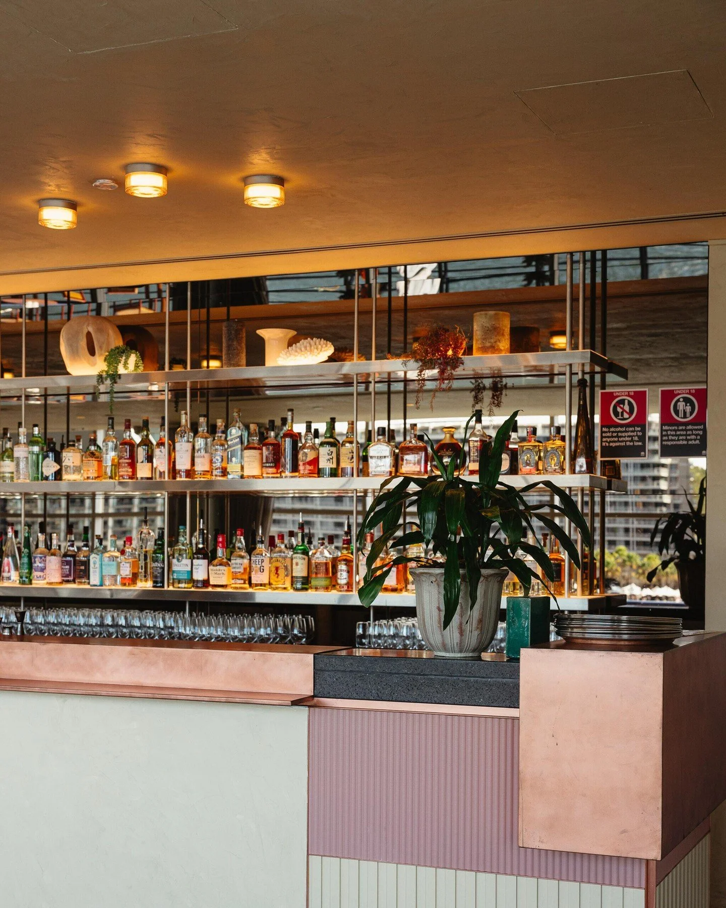 Meet us at the bar. 🍸
Cocktails, harbour views and golden hour done right.
Welcome to Melba&rsquo;s Rooftop. Open Thu-Sun.