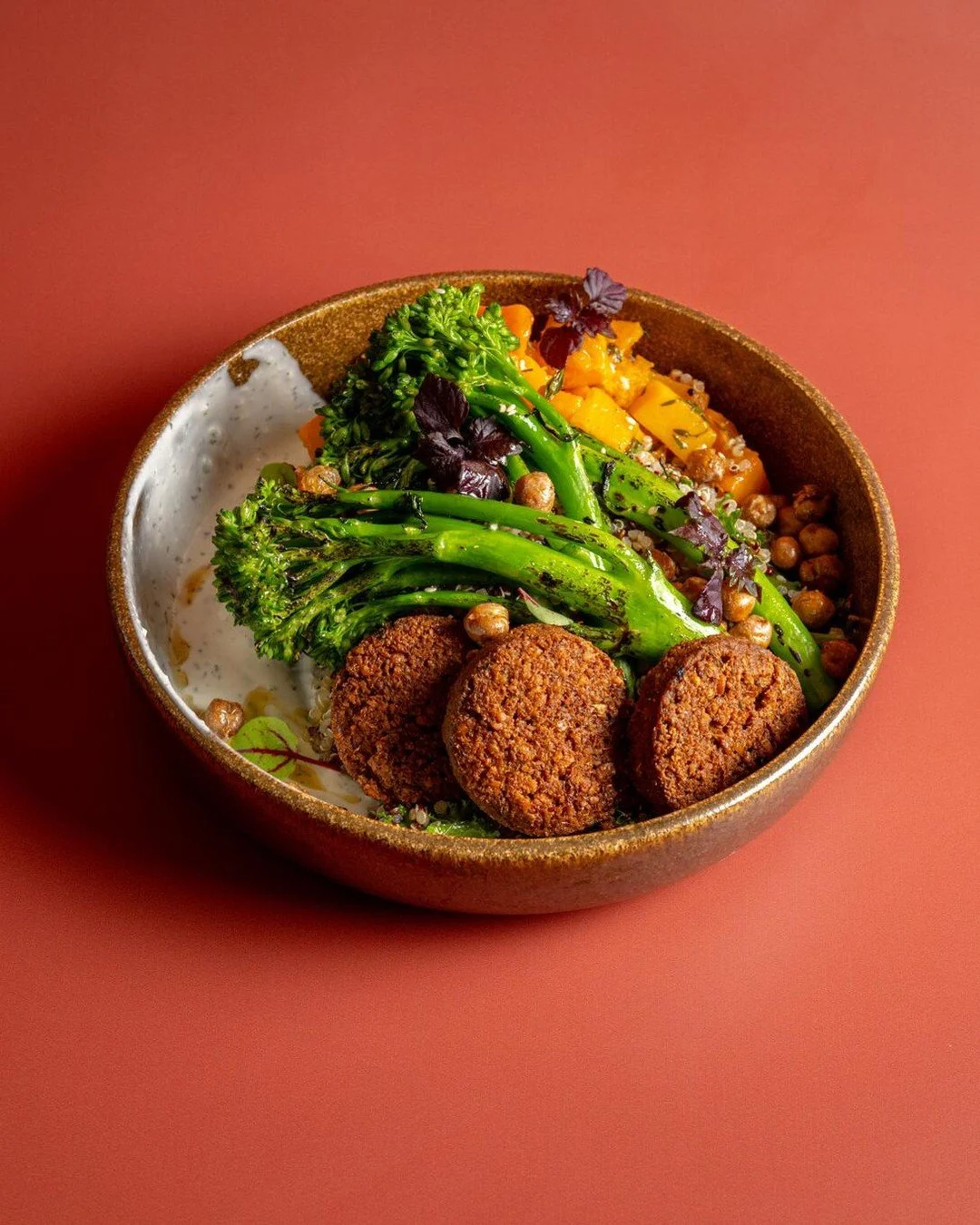 Power through your lunch break with the Cruise Bowl 🥗✨

Garlic labneh, quinoa, roasted pumpkin, charred greens &amp; spiced chickpeas - the perfect midweek pick-me-up. 💛

$25 Lunchtime Classics | Weekdays 11:30am-3pm