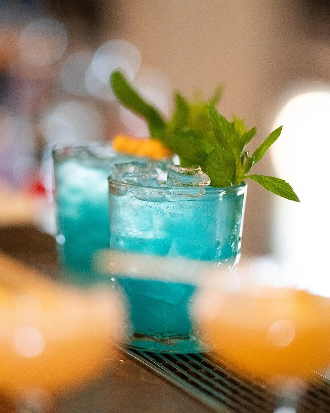 When the cocktail calls for a Code Blue 💙
Seven Seasons gin, grapefruit, blue cura&ccedil;ao, lime oleo &amp; soda.