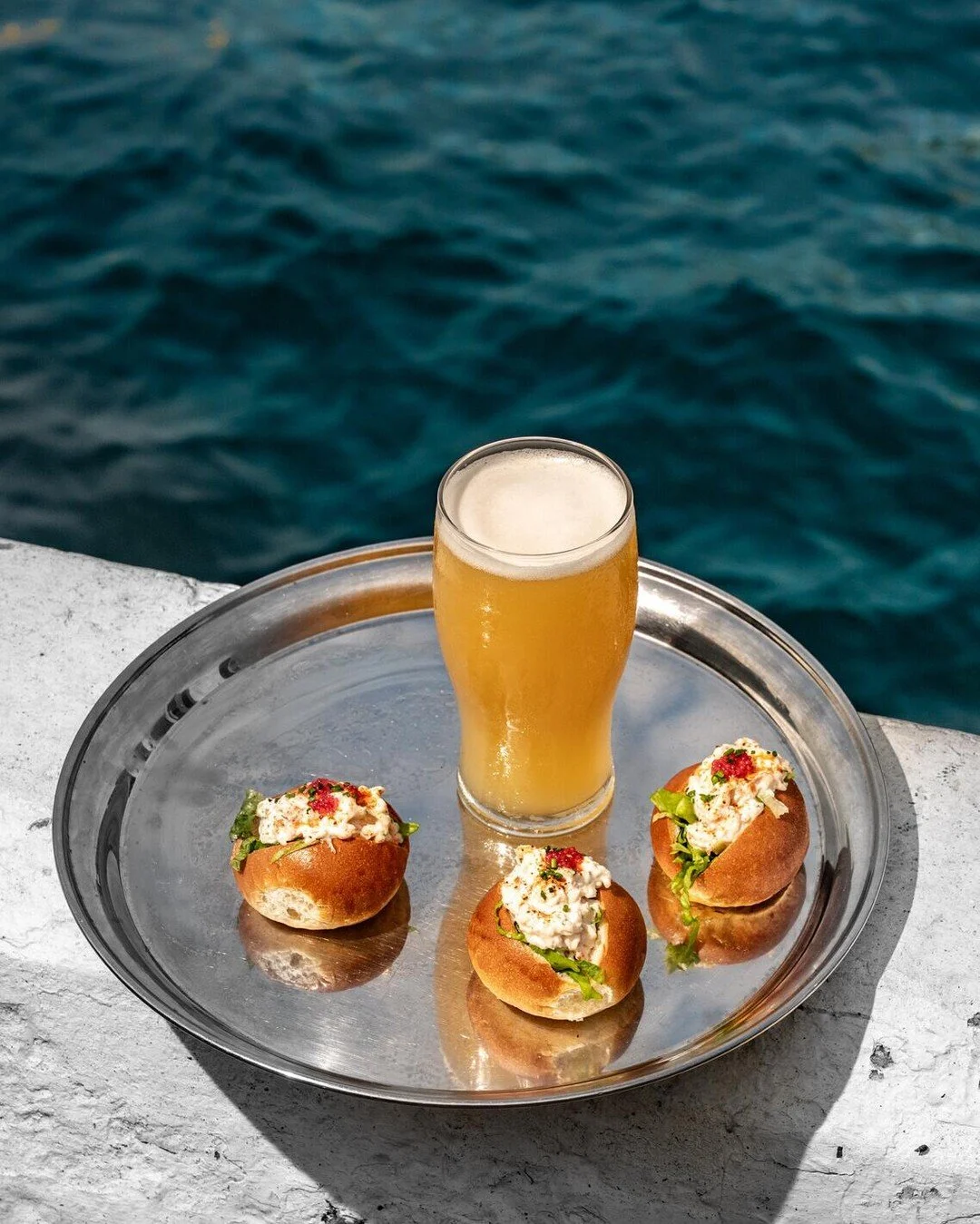 Sunset, spritzes and lobster rolls by the water 🍹🦞
Join us weekdays from 4-6pm for Sunset Sips.

$8 house wines (red/white/sparkling)
$12 Margaritas / Negroni / Aperol Spritz
$10 Pints
$12 Lobster Rolls