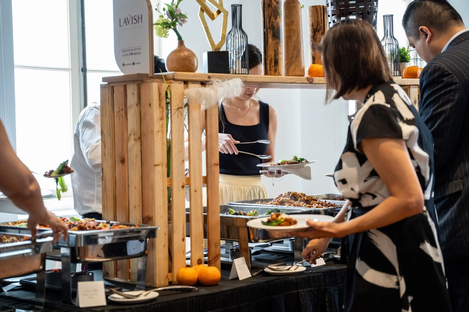 Buffet vs Plated: Tips to Choose the Right Hosting Format