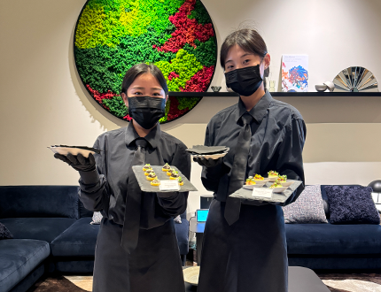LAVISH_Butler-passed-Canapes.png