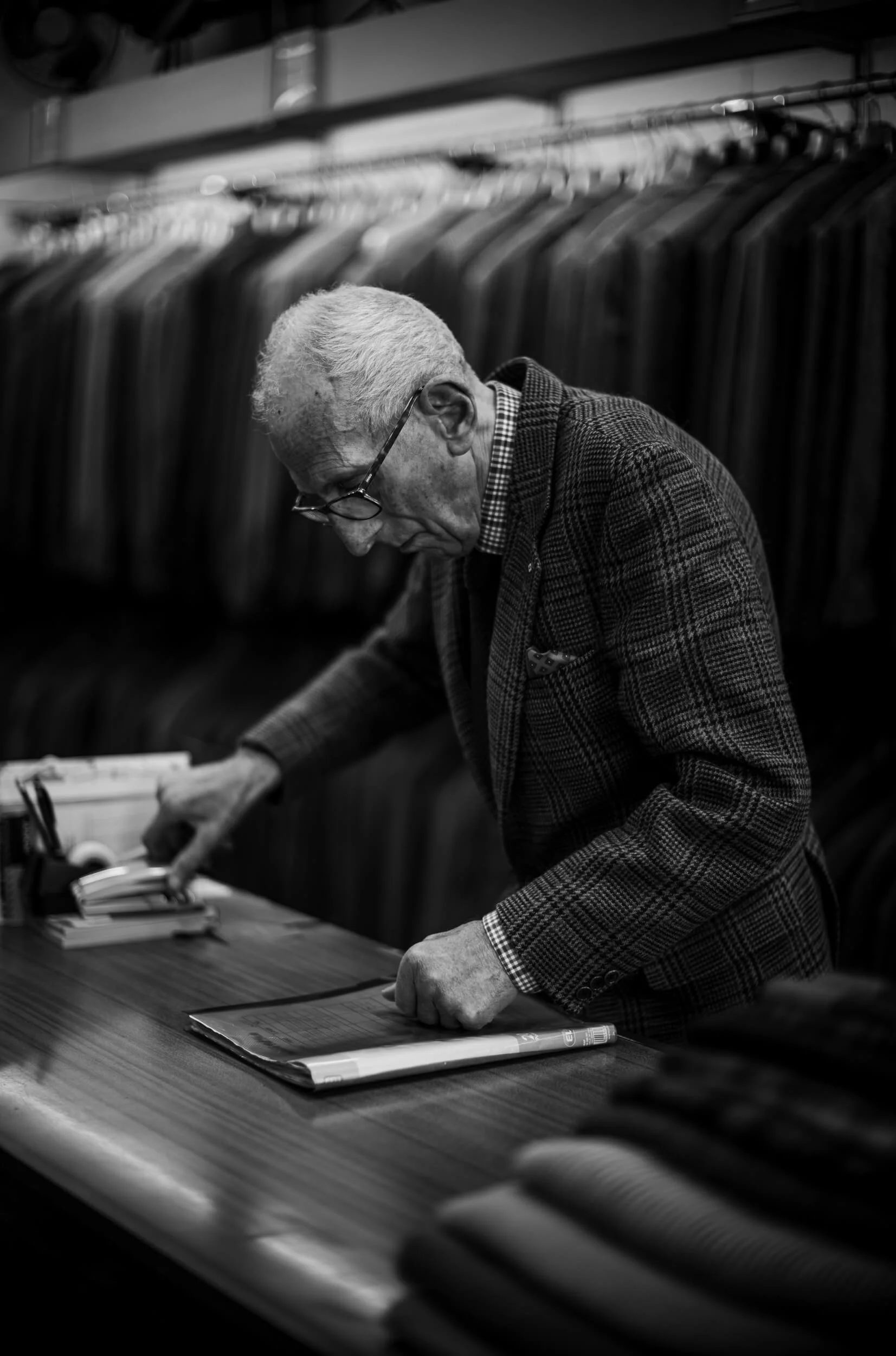 Leica Noctilux 50mm f/1 E58 portrait of tailor in Dublin on Leica M10 Monochrom by Milan Swolfs