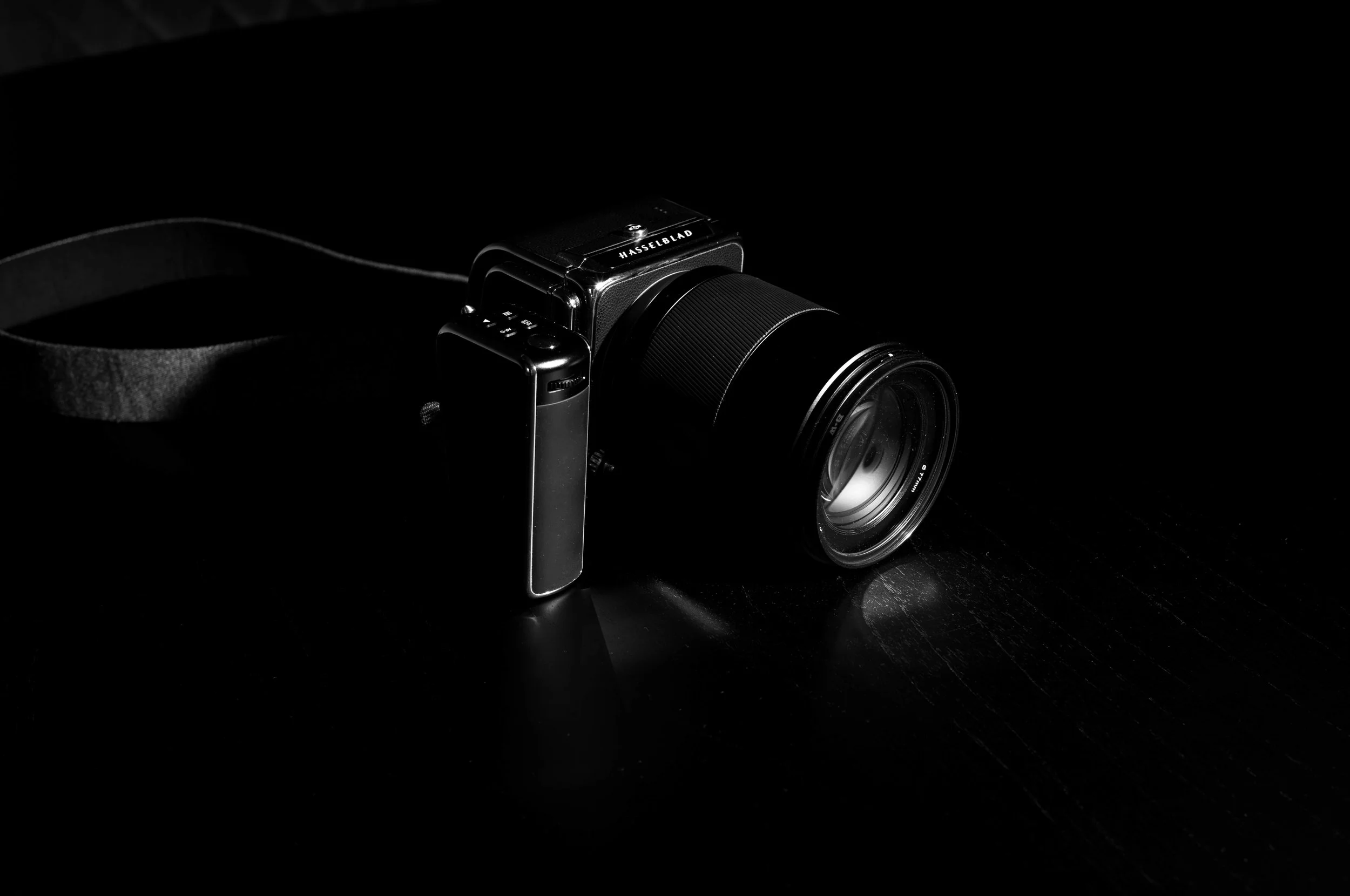 Hasselblad 907X 50C and XCD 80mm f/1.9 camera detail