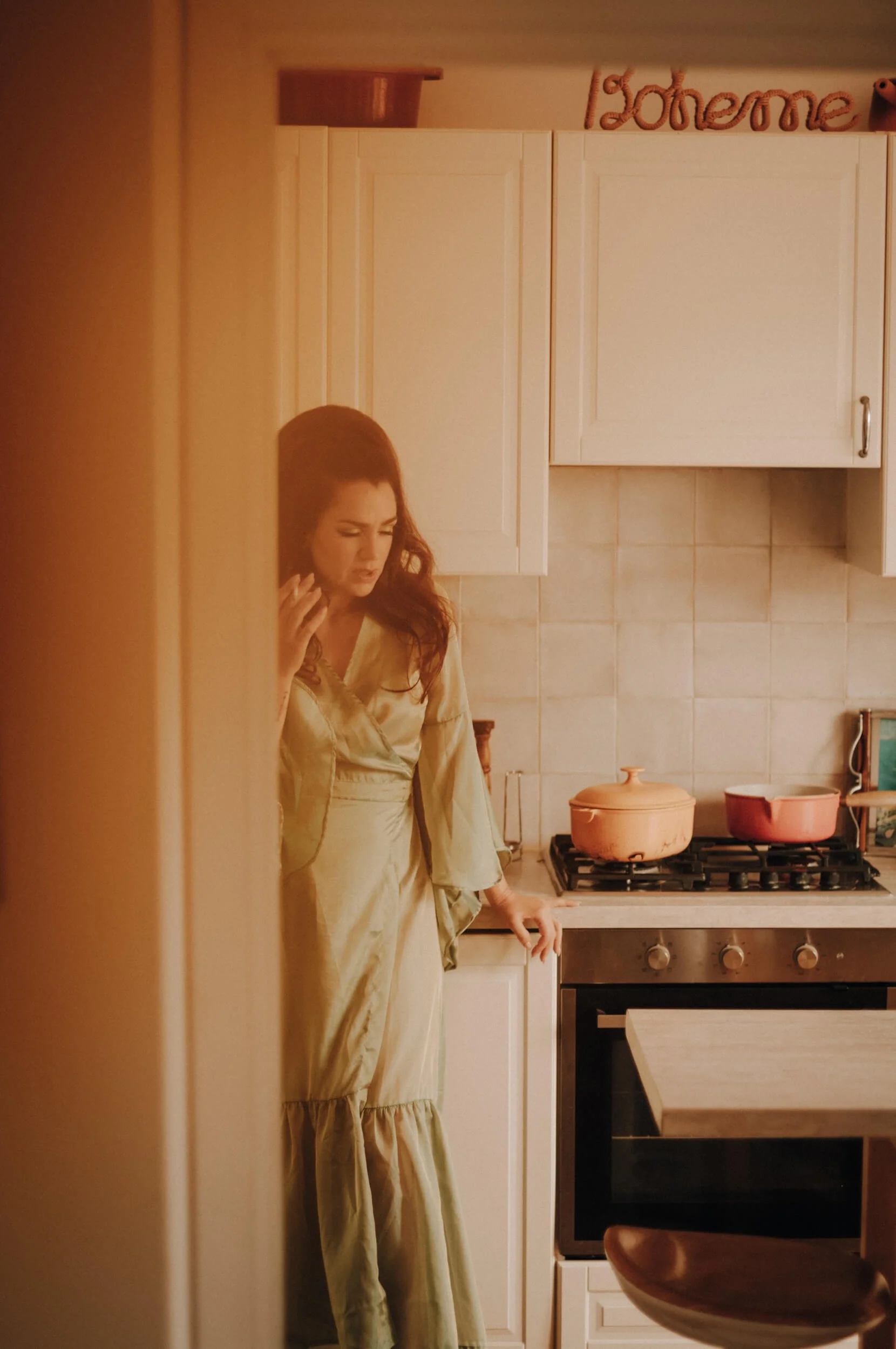 light-lens-lab-75mm-f2-spii-flo-cinematic-kitchen-portrait.jpg