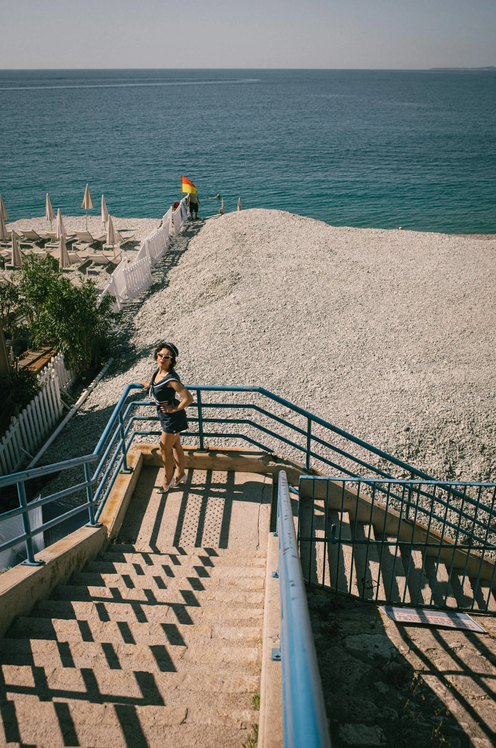 Letizia on stairs at Promenade des Anglais Nice shot with Thypoch Simera 28mm f/1.4 II