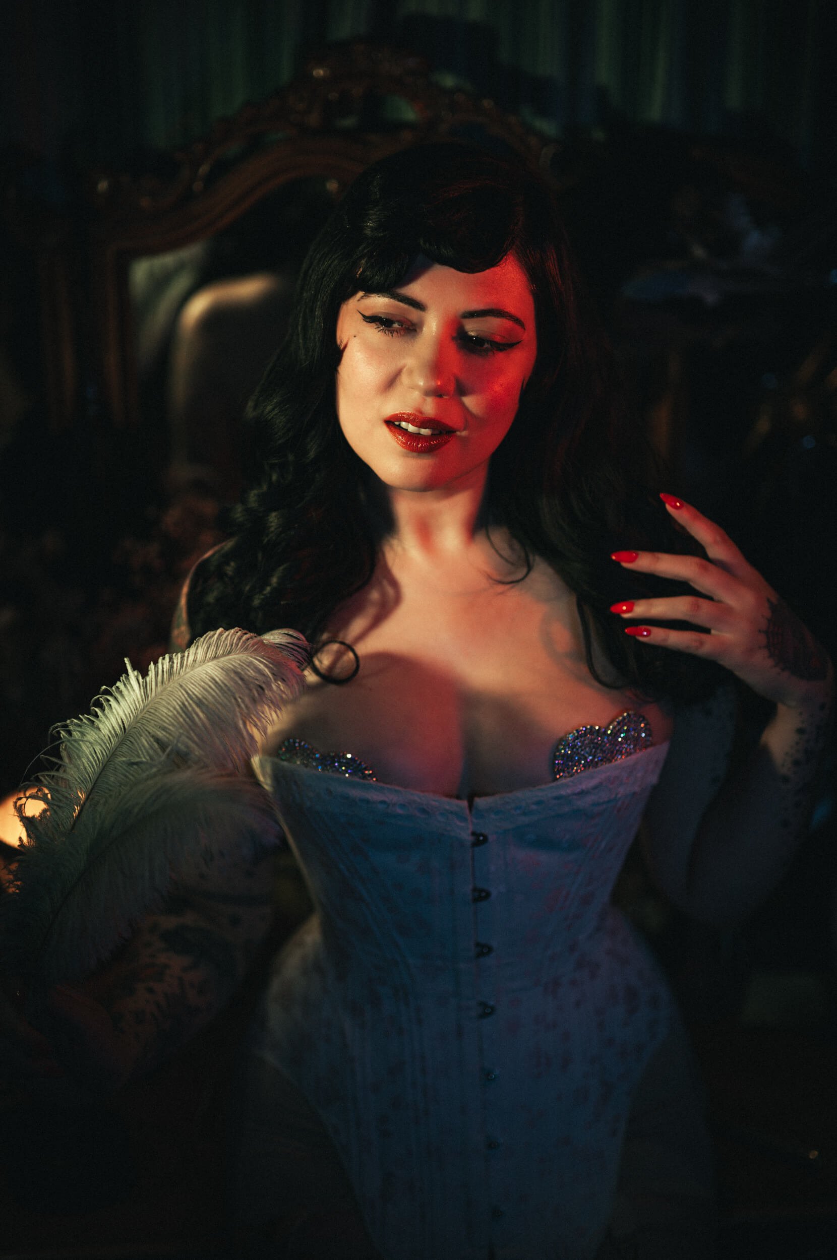 Bettie From Hell in a cinematic colour portrait, photographed by Milan Swolfs with the Thypoch Simera 75mm f/1.4 on the Leica M11-D.