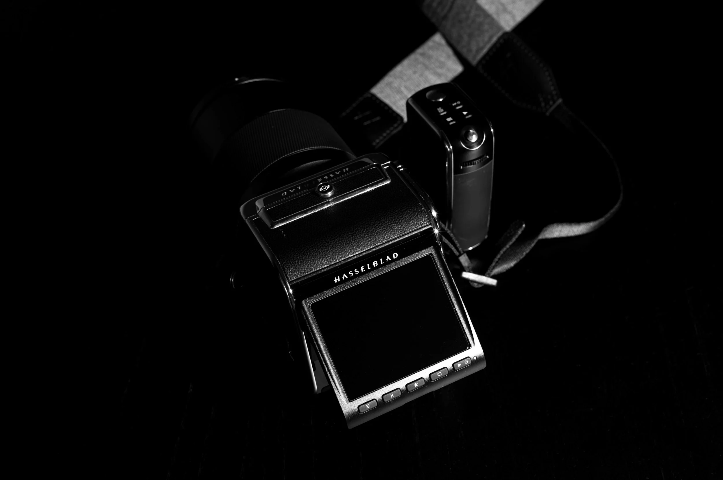 Close-up of the Hasselblad 907X 50C with XCD 80mm f/1.9