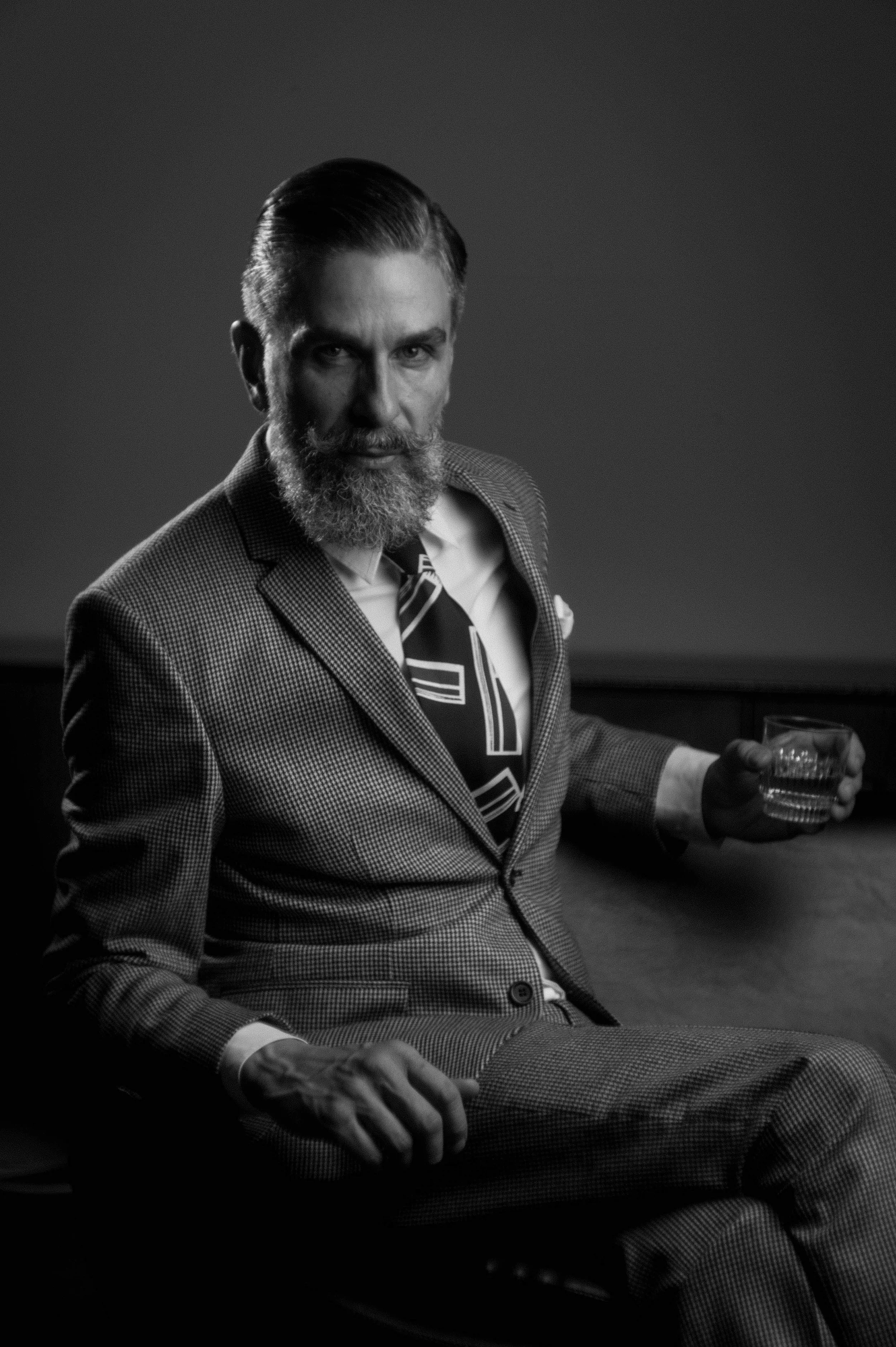 Luc Thoelen holding a glass of whiskey, photographed with the original Leica M Monochrom CCD and Thambar-M 90mm f/2.2 LTM