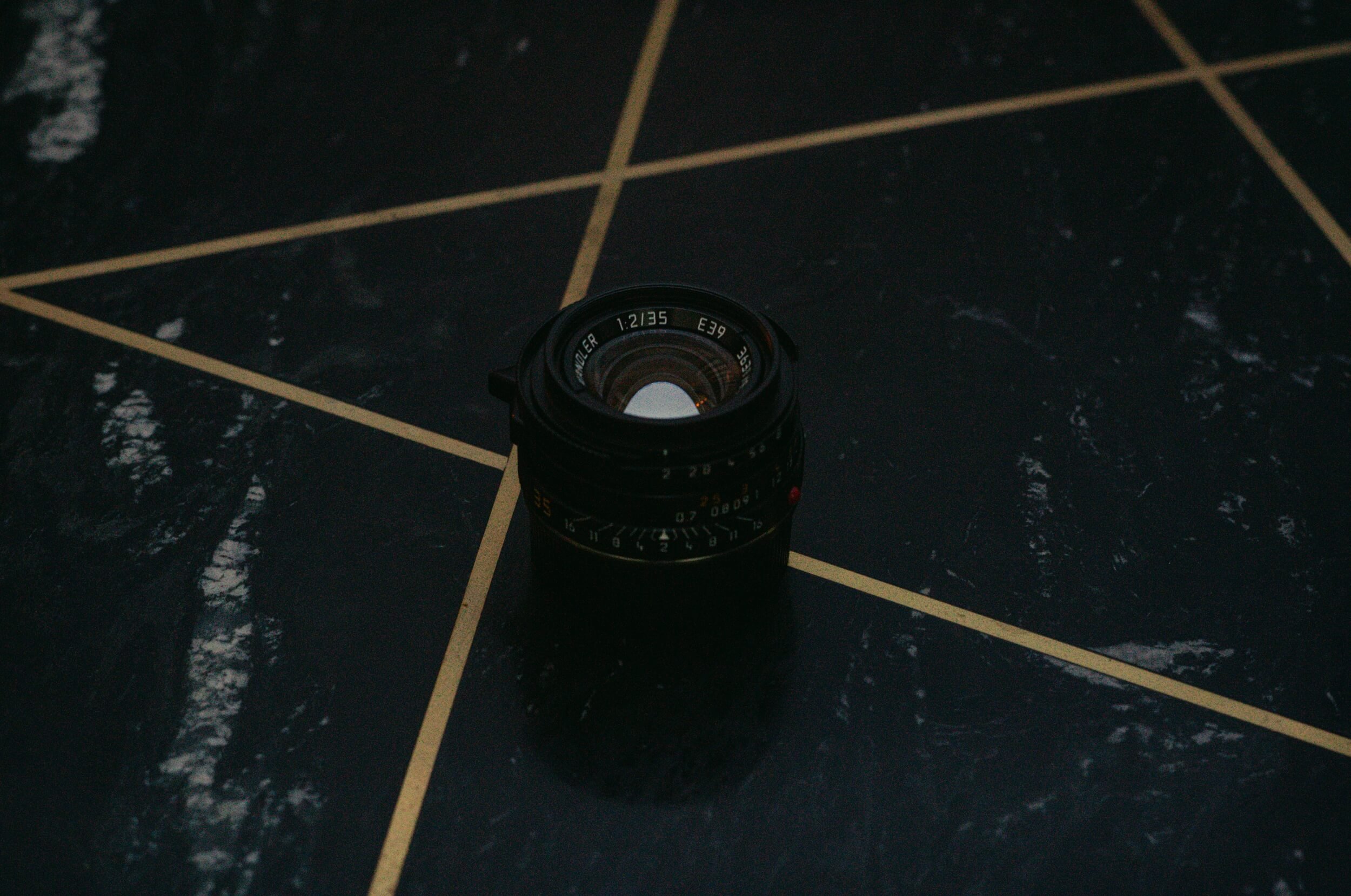 Mandler 35mm f/2 black aluminium Leica M mount lens product shot