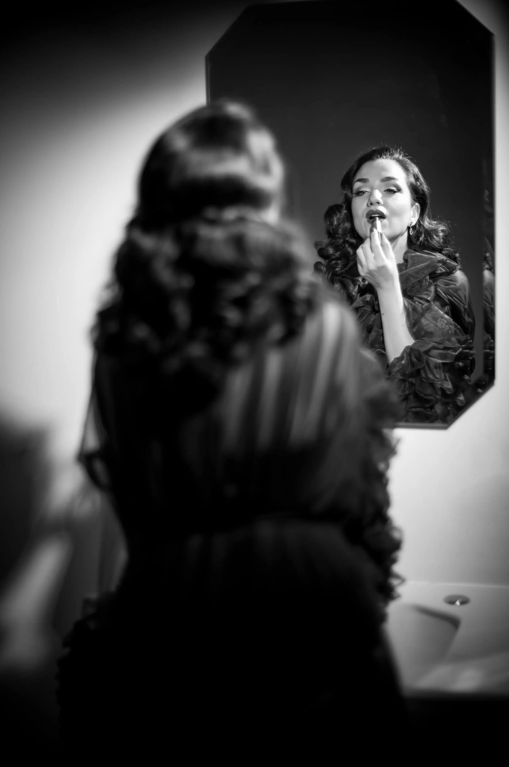 Leica Noctilux 50mm f/1 portrait of Lady Flo on Leica M11 Monochrom by Milan Swolfs