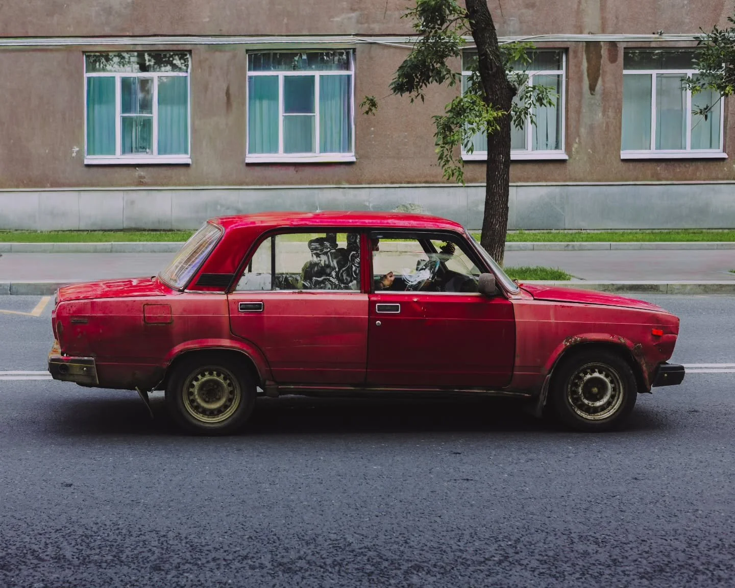 Mosca &ndash; parte 2

Passeggiando per la citt&agrave; emergono i suoi simboli pi&ugrave; riconoscibili: piazze ampie, cupole dorate, viali larghi e un&rsquo;architettura imponente

Venendo da Bologna &quot;la Rossa&quot; , anche qui non si scherza 