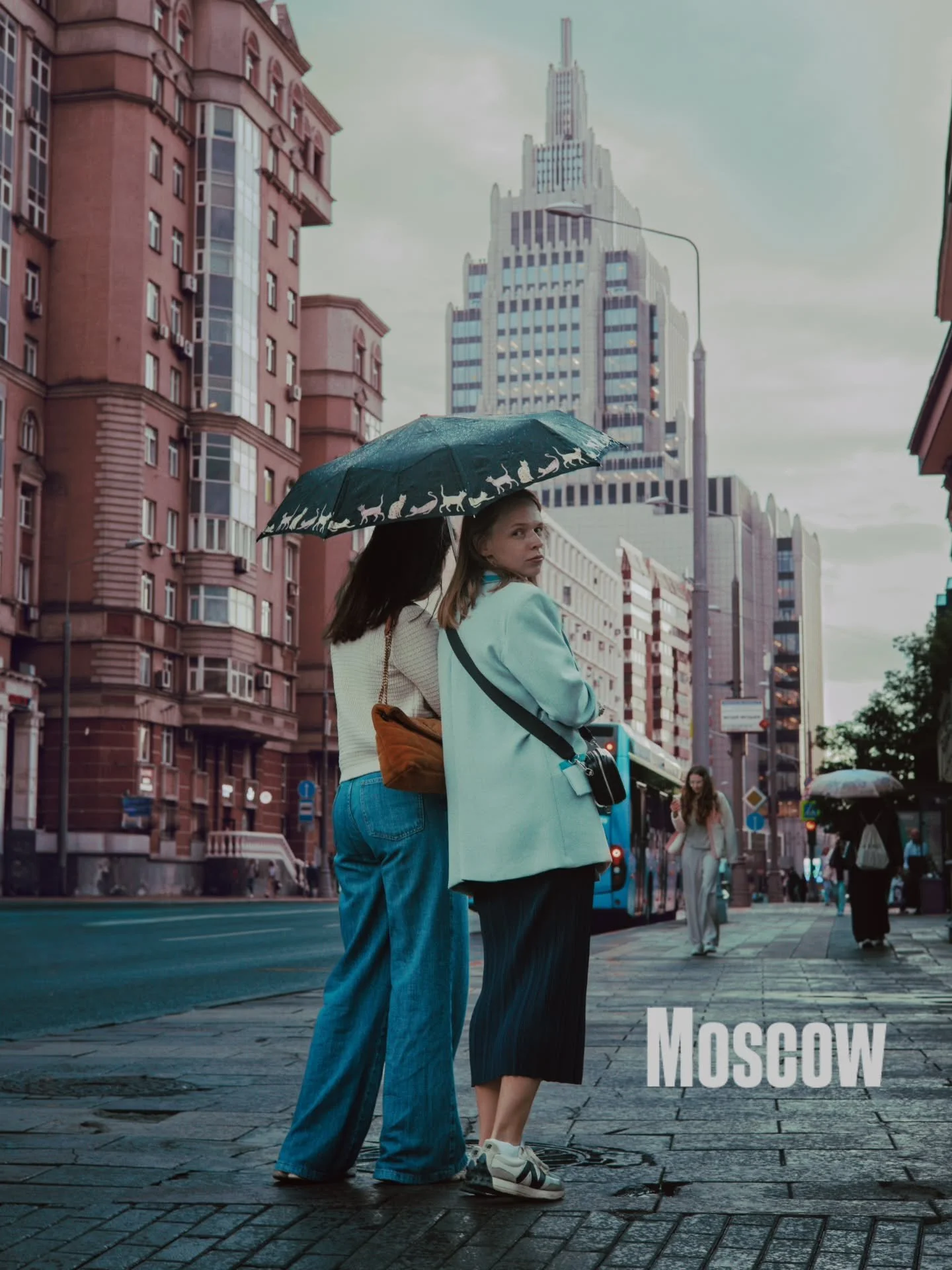 Mosca

Dopo 4 anni sono tornato,  per raggiungere la famiglia durante le vacanze estive.

Metro dopo metro abbiamo finalmente ritrovato ricordi, persone e spazi che ci sono mancati molto in questi anni

Un po&rsquo; casa, un po&rsquo; viaggio.