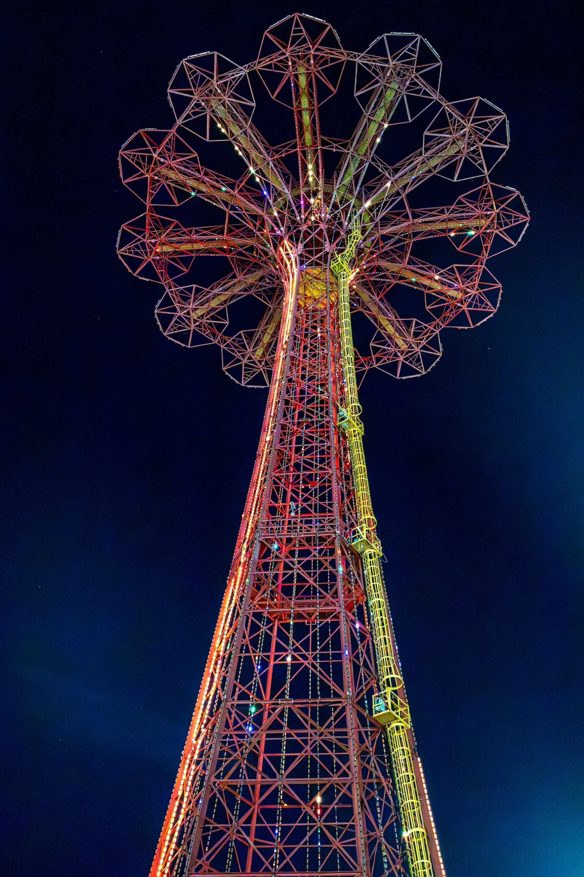 Elli_Brooklyns Eiffel Tower.jpg