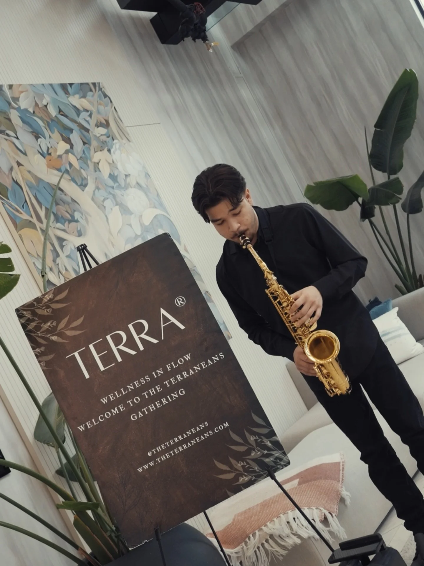 When music flows through the space and every note becomes part of the experience ✨
Wellness, art, and presence 🤍 All in the same frequency 🌿
#Terra #Wellness #Music