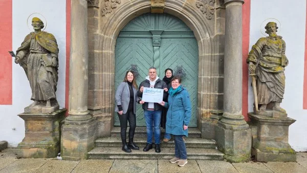 Fraunenbund Speinshart spendet an Zusammen erreichen wir mehr e.  V.