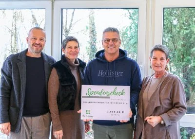 Symbolische Scheckübergabe der Firma Dr. Loew an Andreas Hruschka Vorstand Zusammen erreichen wir mehr e. V. Aktionen im Jahr 2025 sowie monatliche Spenden an den Verein.