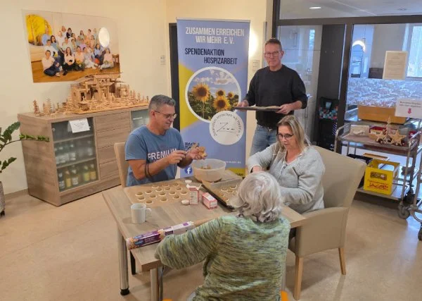 Der Verein Zusammen erreichen wir mehr e. V.  hat im Hospiz Sankt Felix Lebkuchen gebacken.