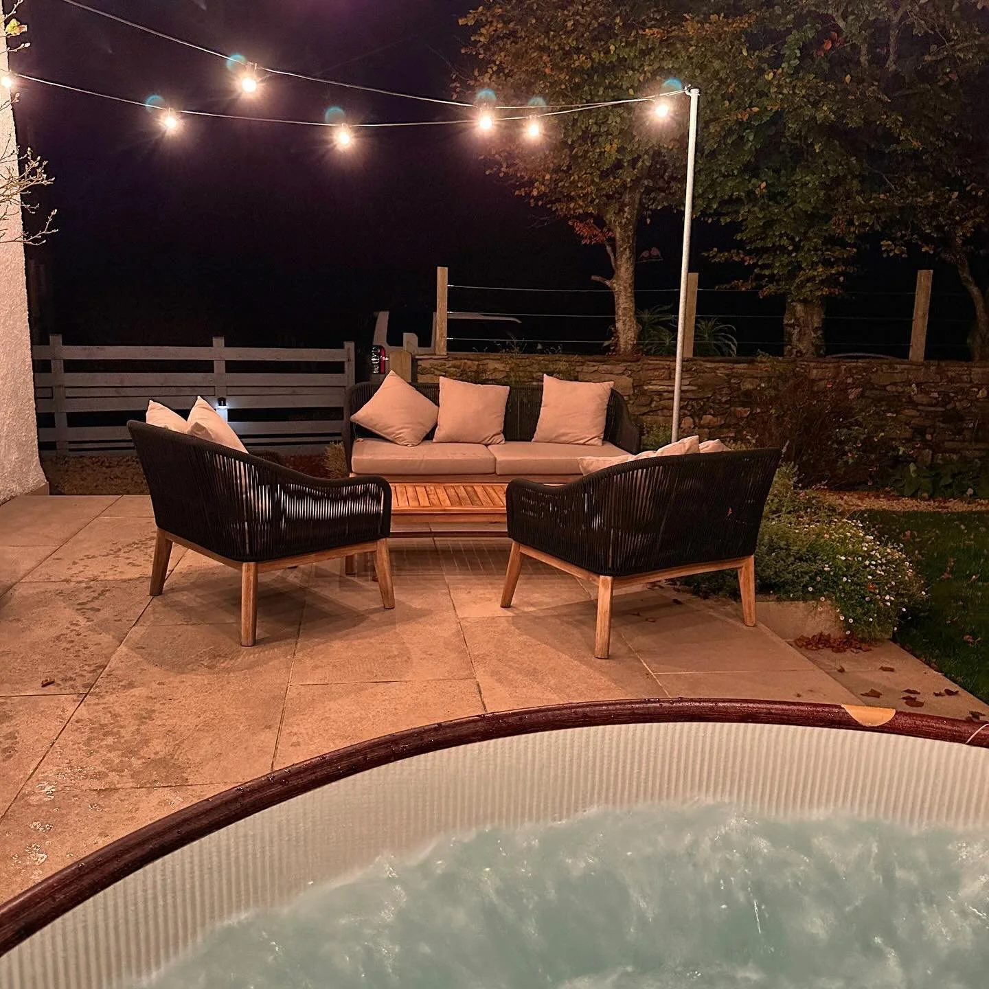 🍁 Autumn Evening Vibes 🍁 
Loving warm evening in East Prawle. DM for autumn/winter deals. 
#lastminuteholiday #staycation #staycationuk #ukbreaks #uktravel #instatravel #dogholiday  #ukholidays #devon #southhams #salcombe #eastportlemouth #eastpraw