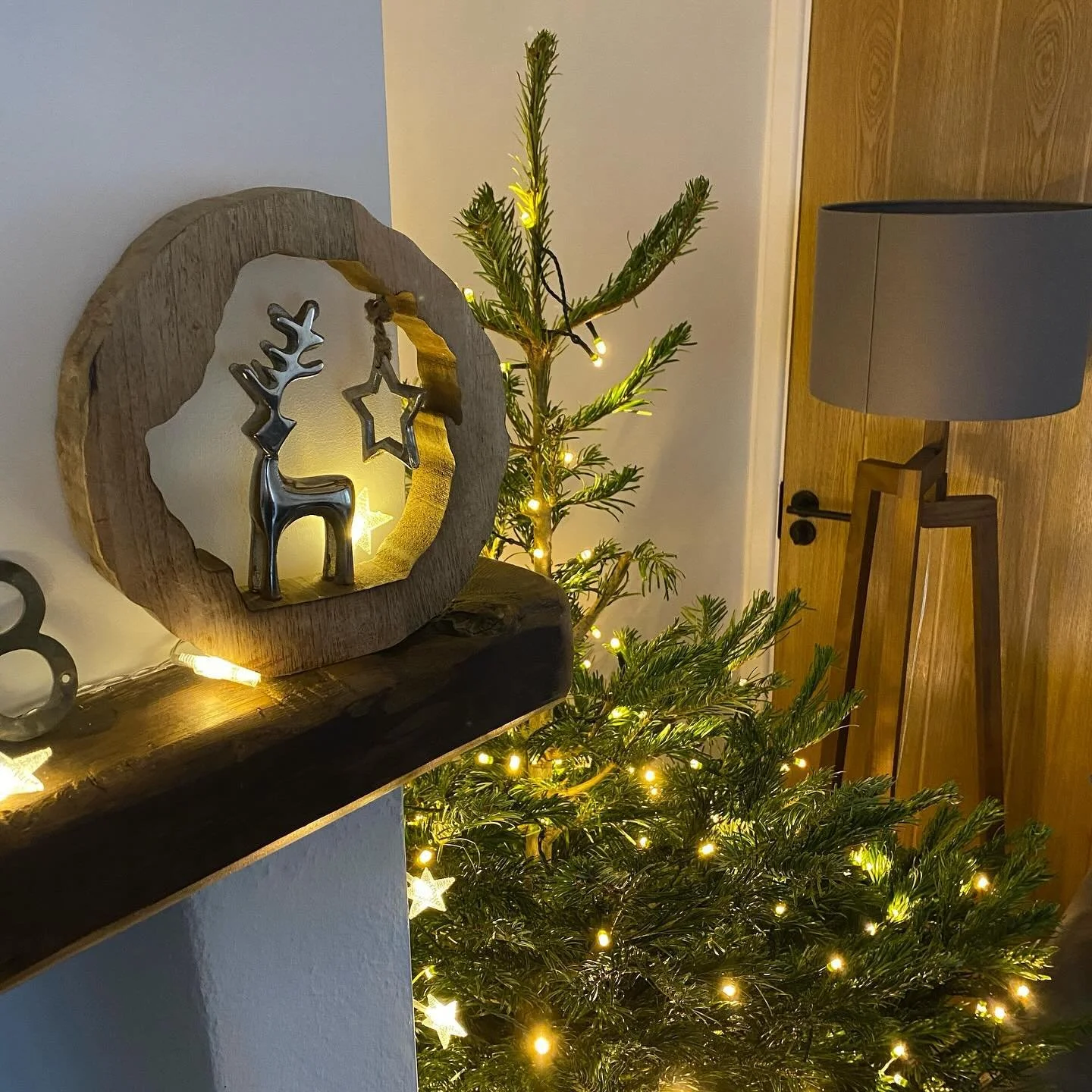 🎄 CHRISTMAS AVAILABLITY🎄 

Snuggle up for the Christmas season in cosy Devon. Light the fire, stack up the presents and put the turkey in the oven. You can even jump in the hot tub whilst you wait for everything to cook. 

Come and stay with us in 