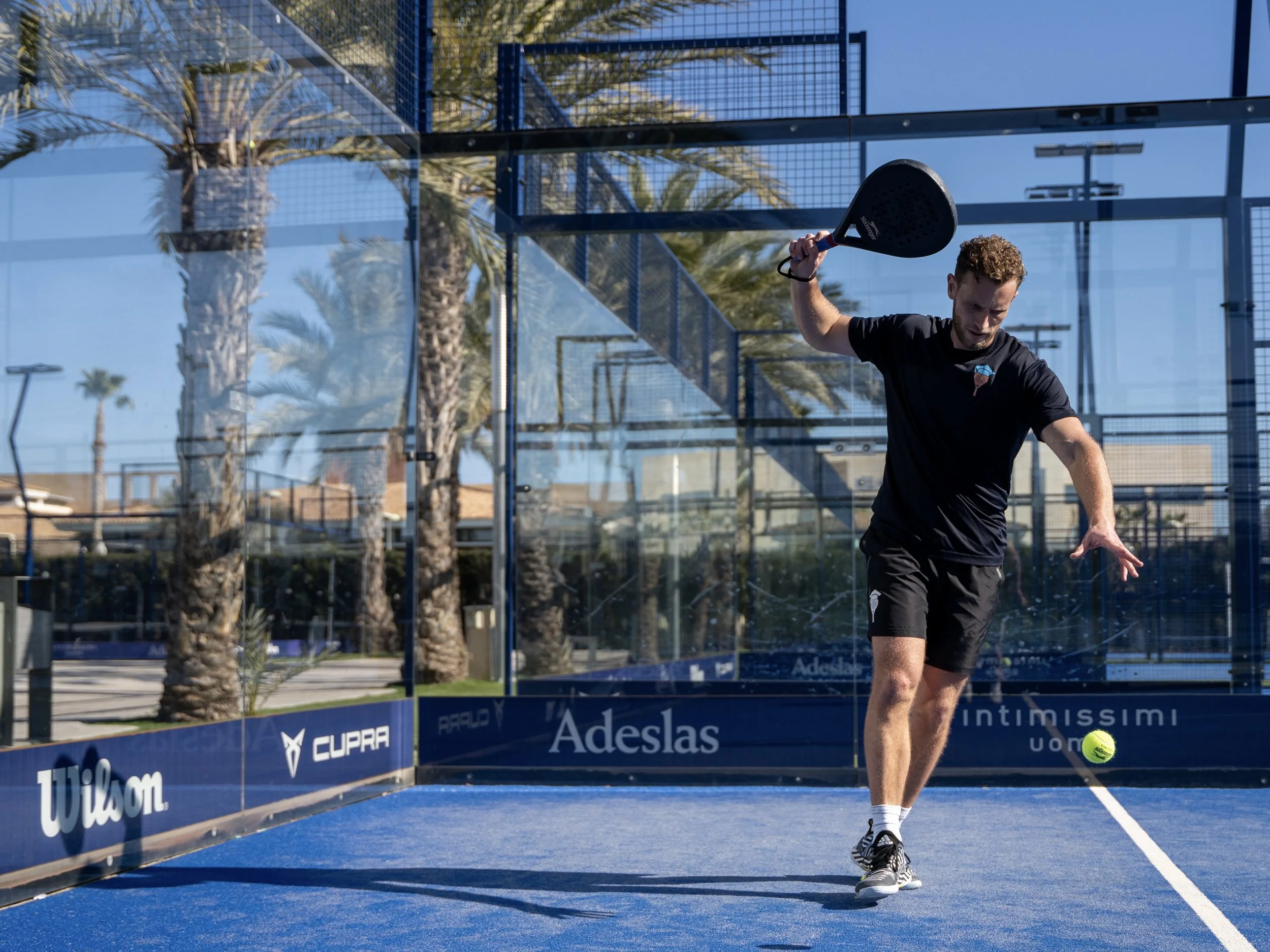 Master the Padel Glass-Ball Scoop Volley: Technical Guide to Offensive Lift and Control