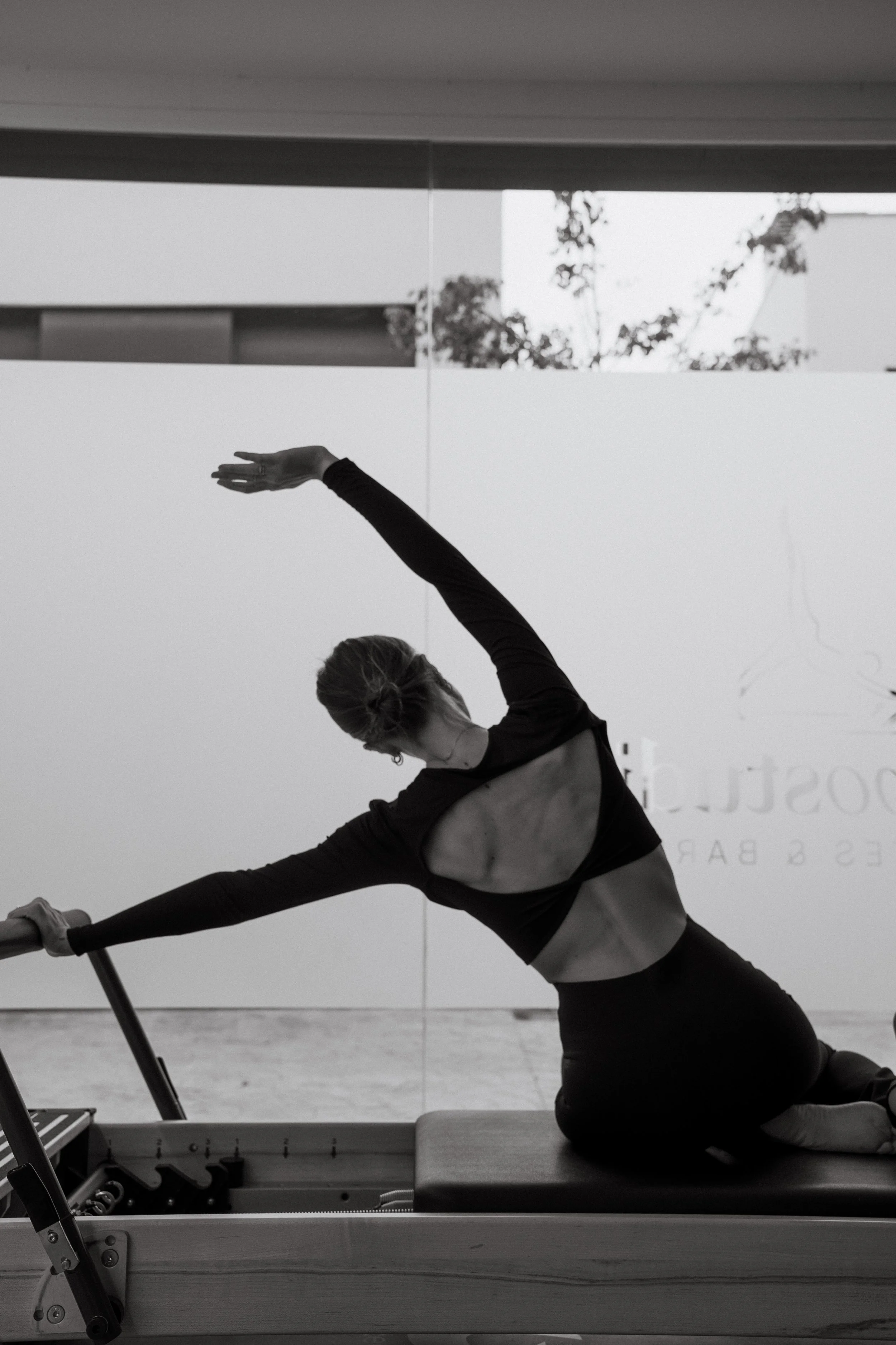 Movimiento de Pilates Reformer en Tempo 360, Premià de Dalt