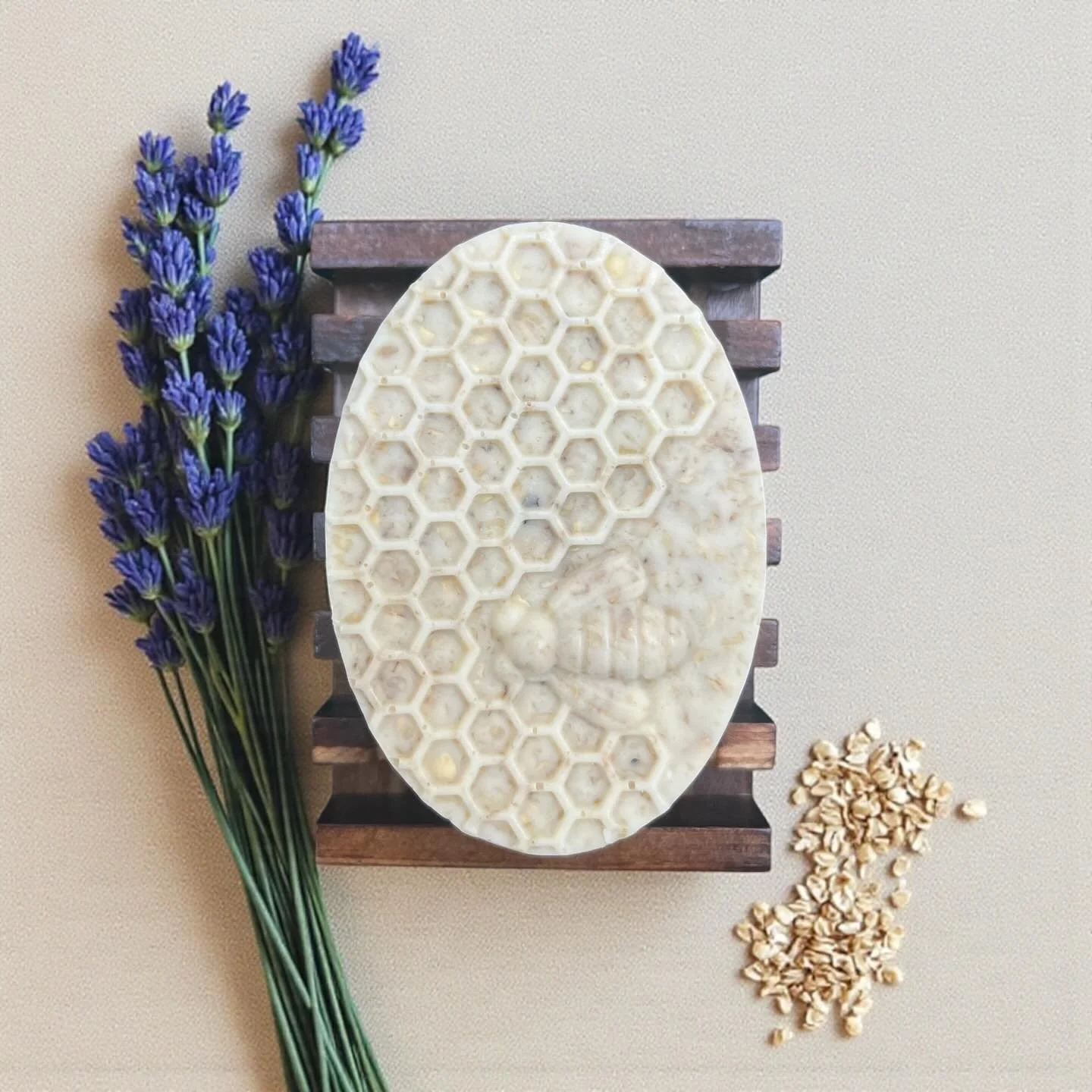 Raw Honey &amp; Oatmeal Scrub Bar 🍯 🌾 Link in bio ⛓️