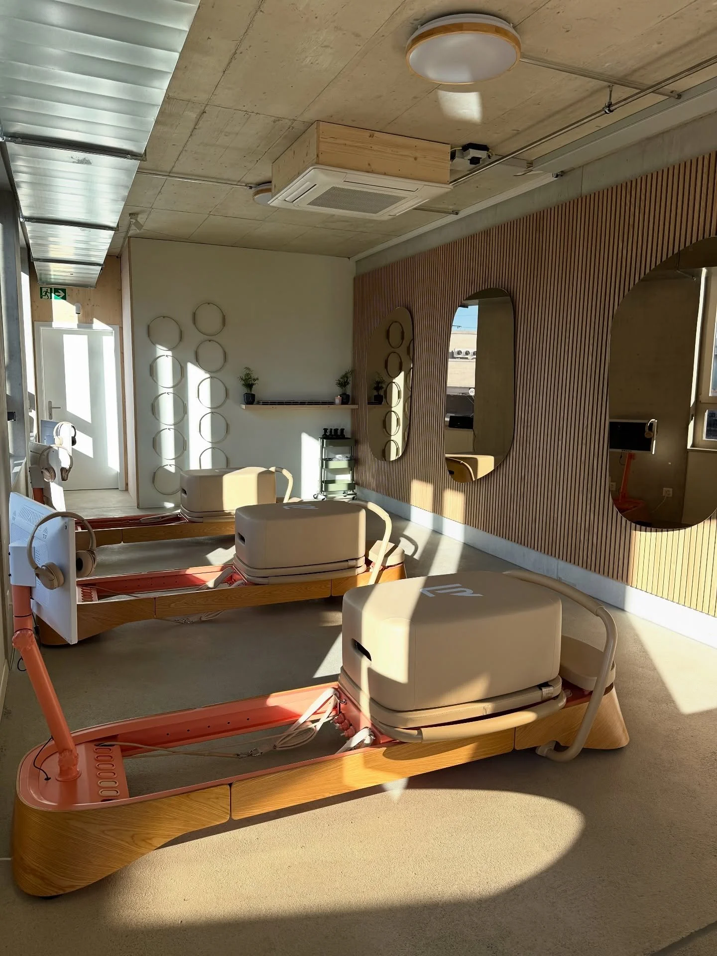 Our new reformer pilates room is ready! You will be able use it from 7:00 to 21:00. The new studio at the Glattbrugg station is opening soon 💚 counting down the days 💫 

Sign up for our newsletter to be the first one to test it out ✨

#newstudio #g