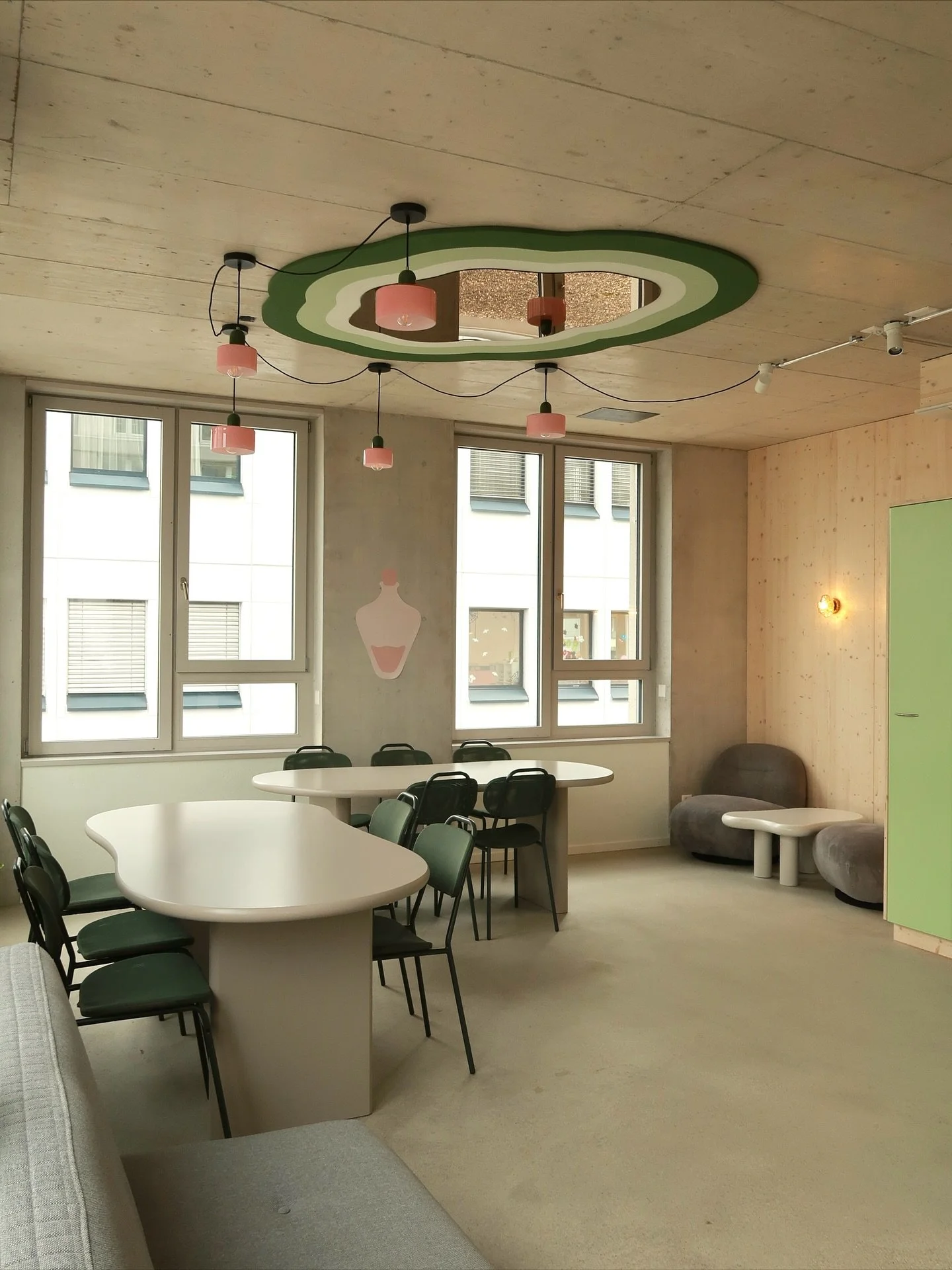 Start connecting with yourself and the community at ANNTIN 🛋️

The ANNTIN studio was built as an inclusive space with a holistic approach. Our chill area is designed to support your life, not just your workout! You are welcome to arrive early to fin